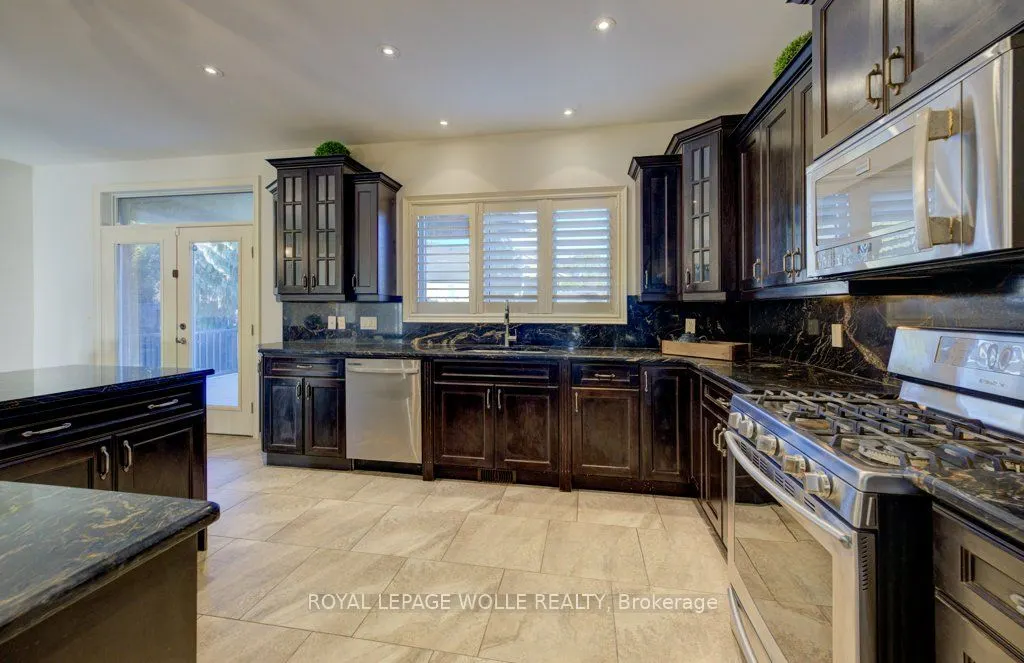 6379 Christopher Crescent
