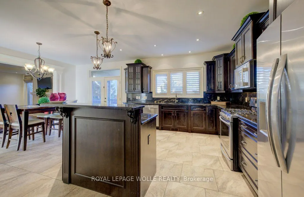 6379 Christopher Crescent