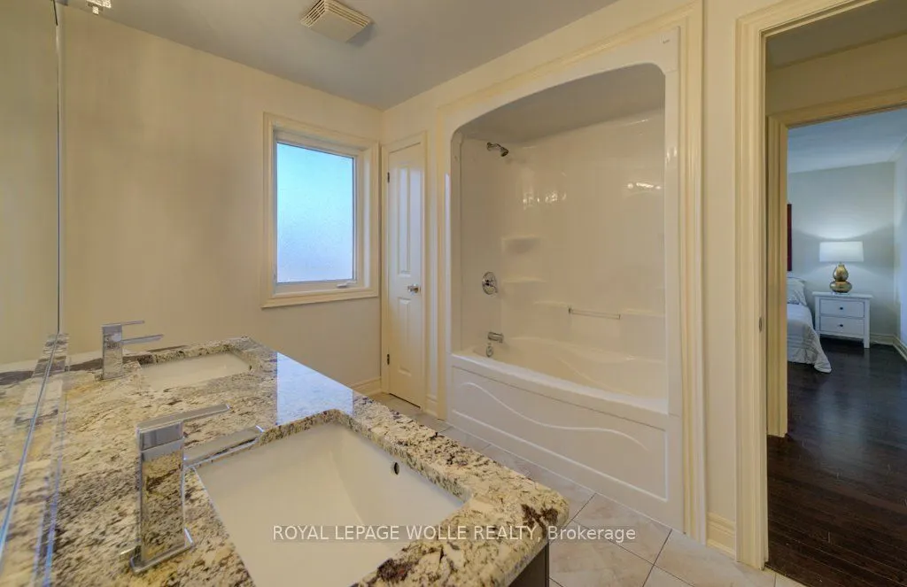6379 Christopher Crescent
