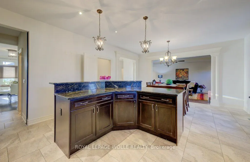 6379 Christopher Crescent