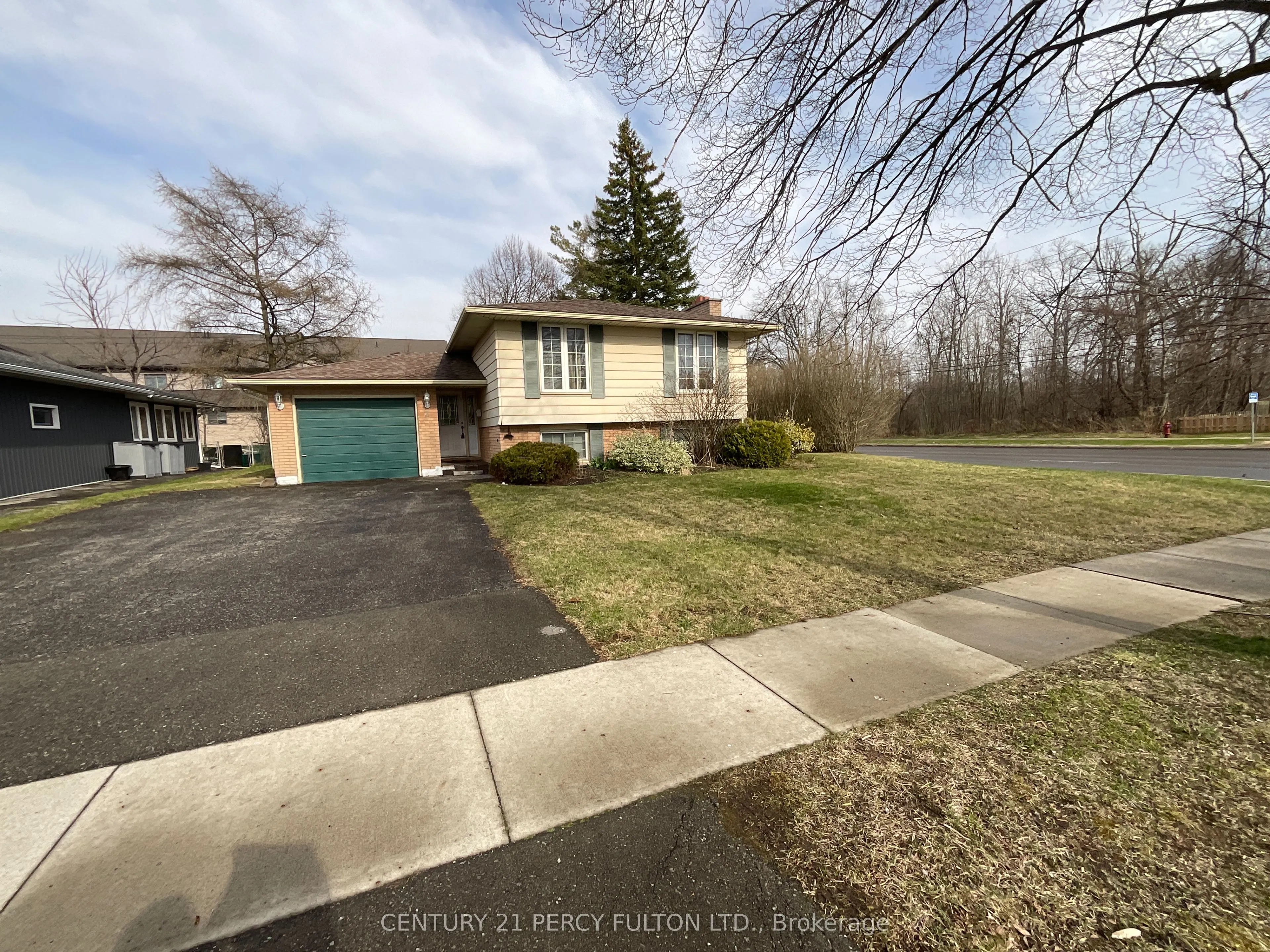 2 Trelawn Parkway E