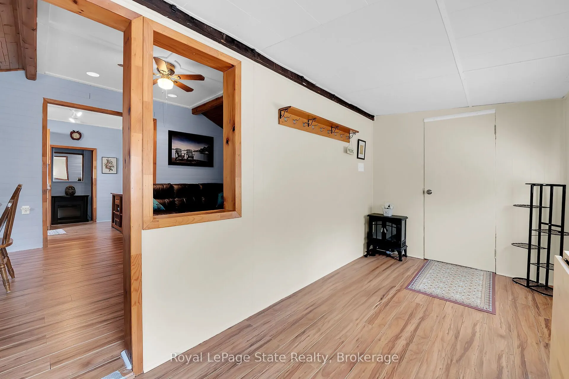 17 Maple Lane E