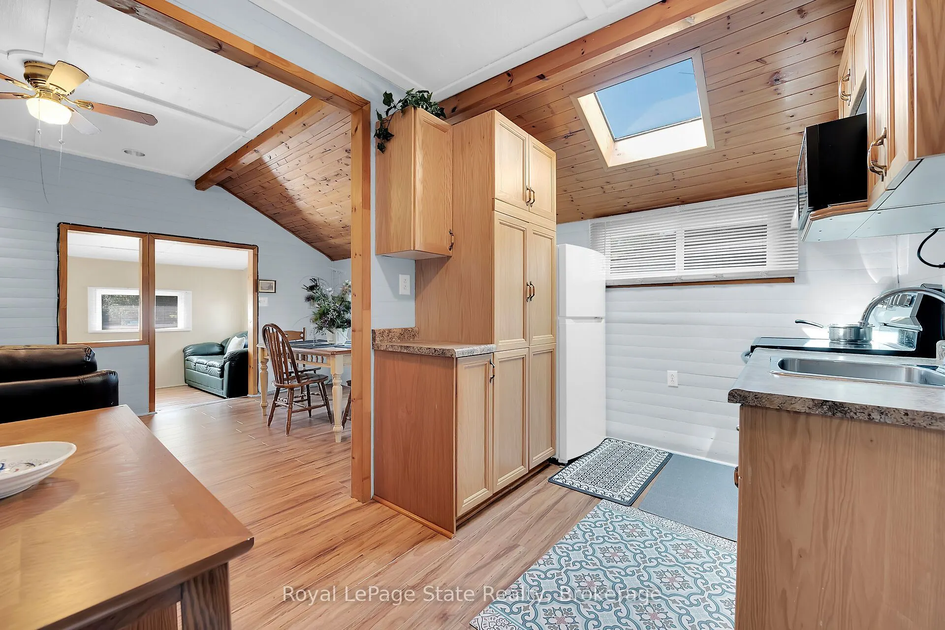 17 Maple Lane E