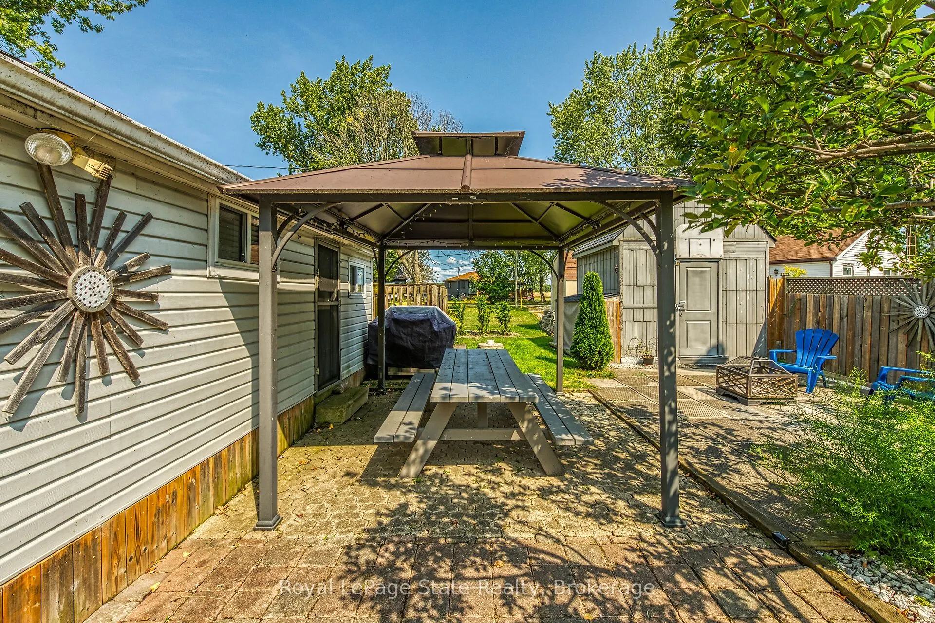 17 Maple Lane E