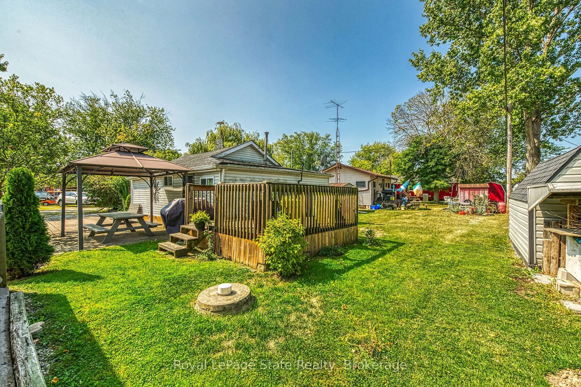 17 Maple Lane E