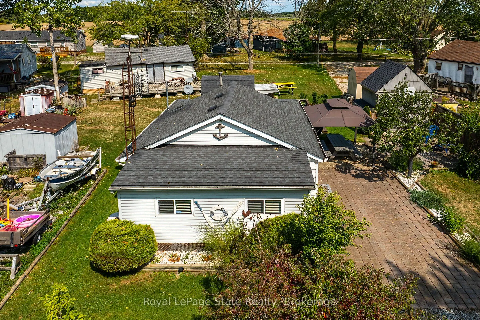 17 Maple Lane E