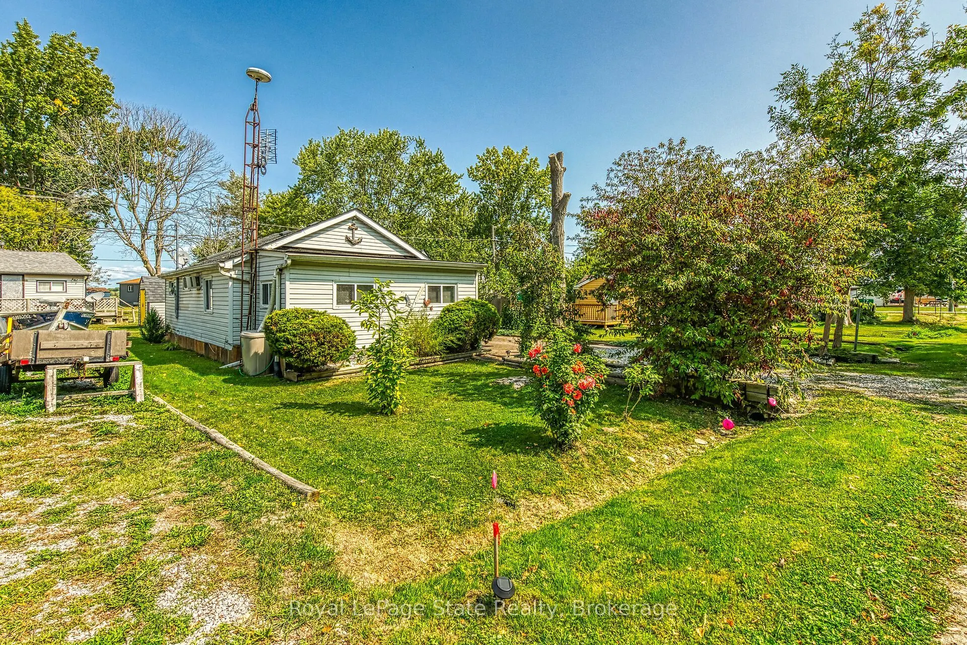 17 Maple Lane E