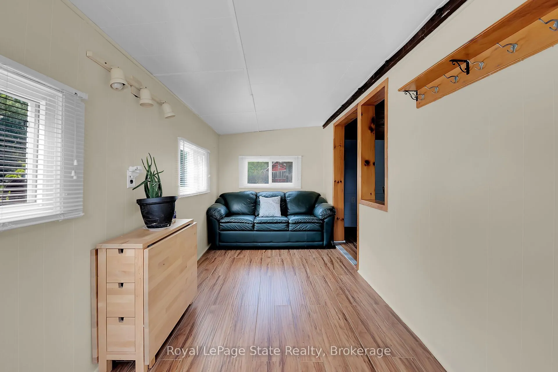 17 Maple Lane E