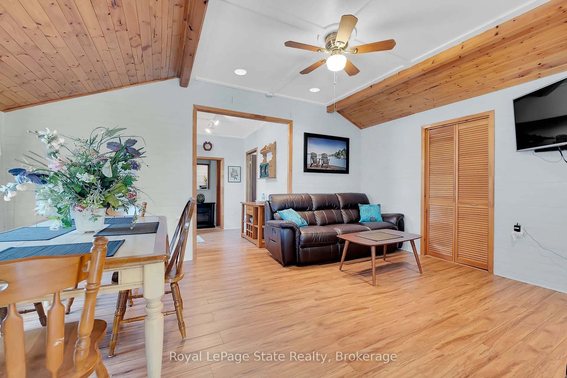 17 Maple Lane E