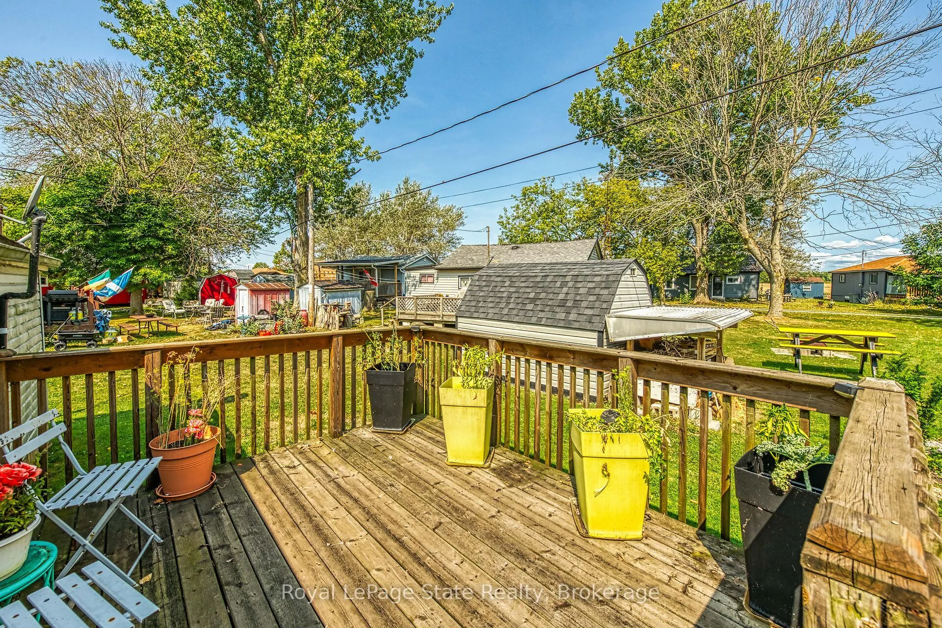 17 Maple Lane E