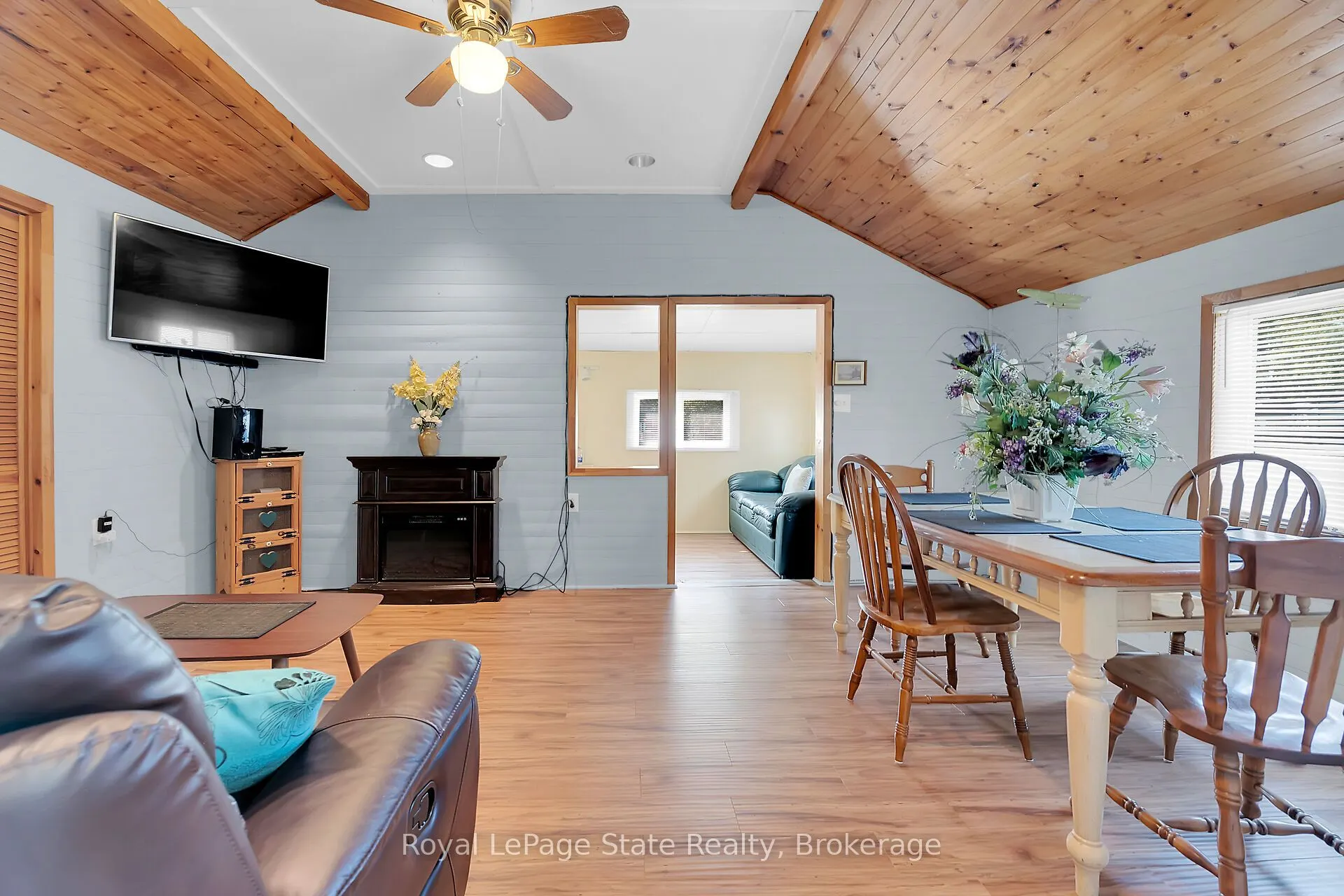 17 Maple Lane E