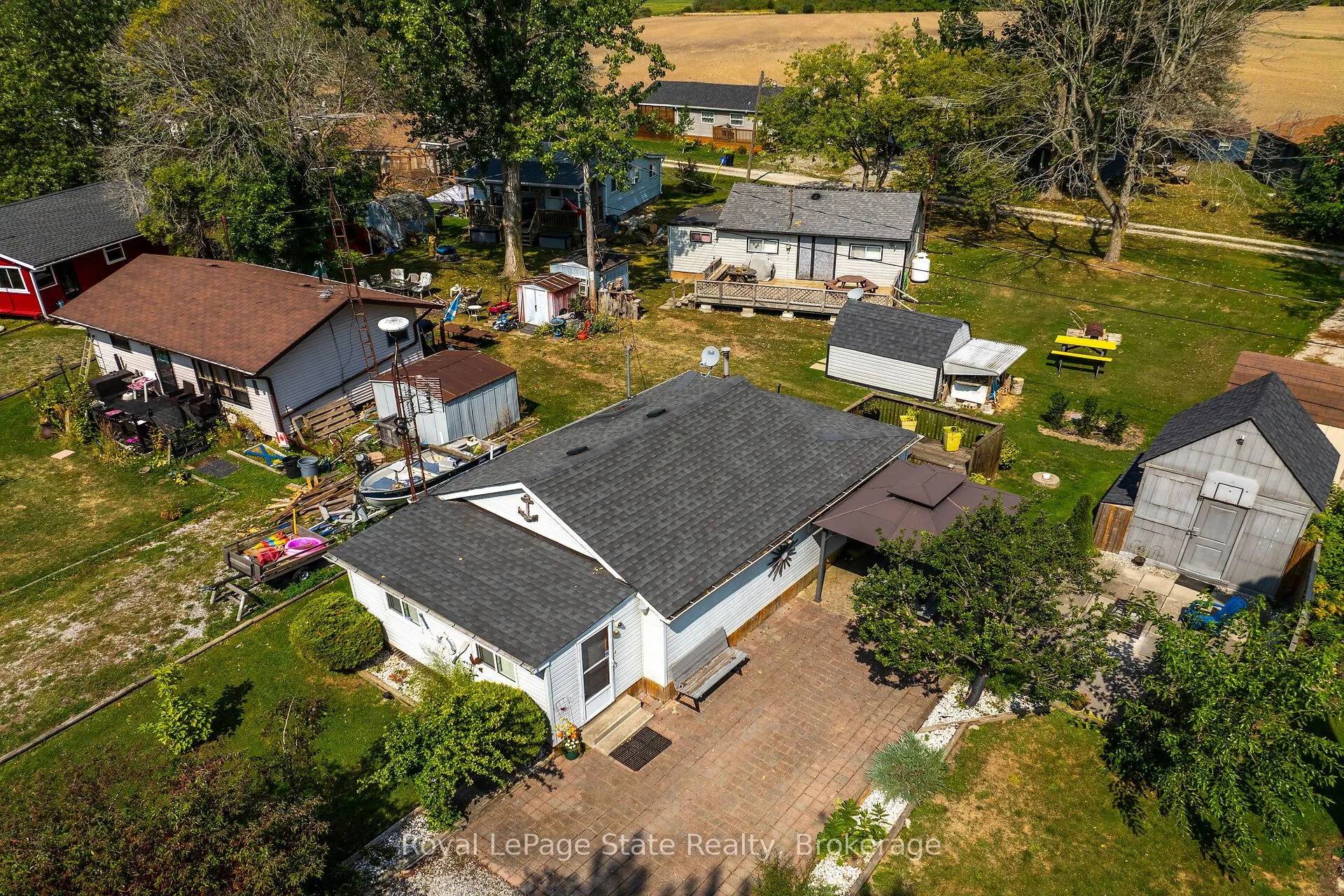 17 Maple Lane E