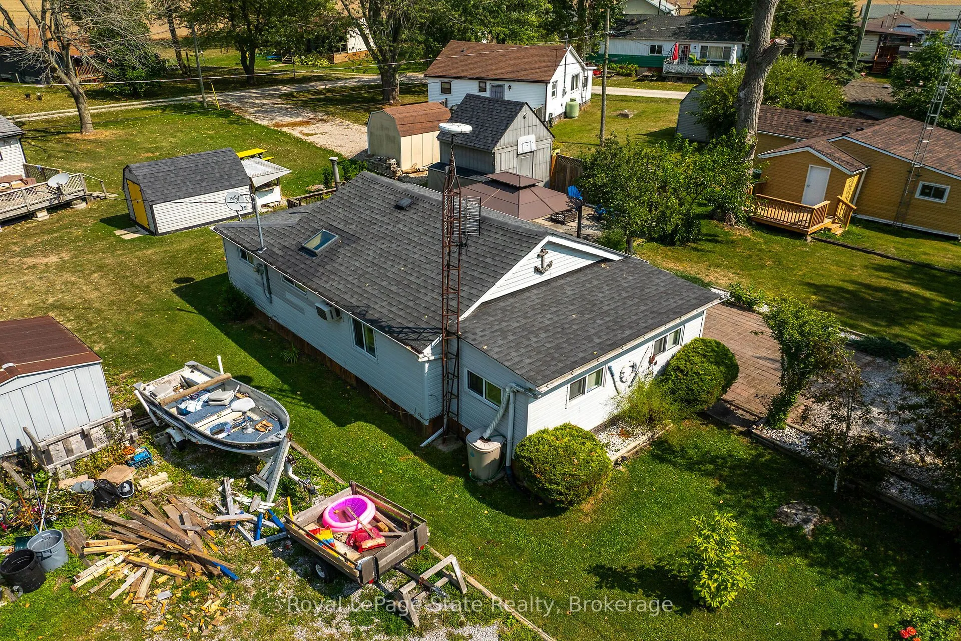 17 Maple Lane E