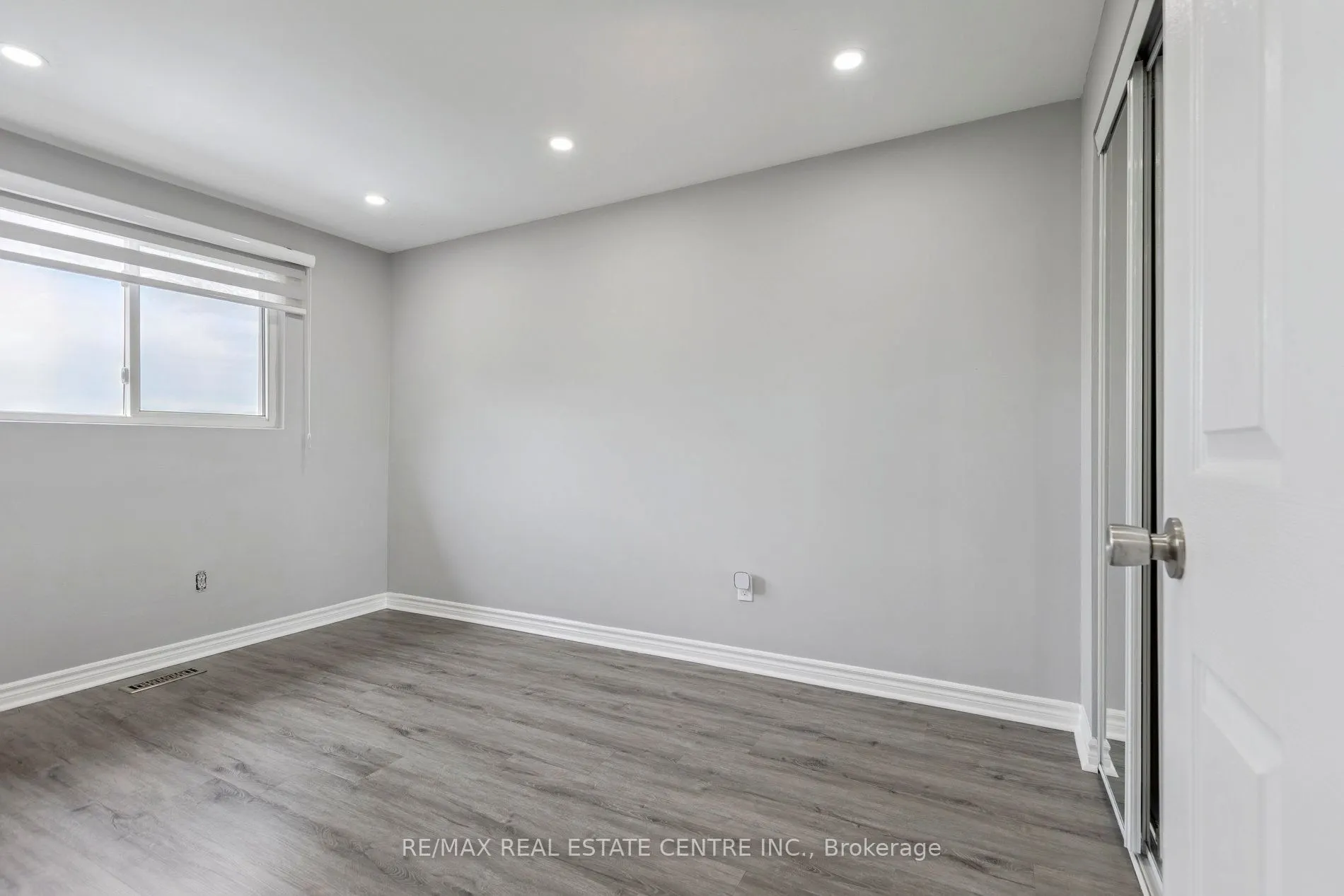 122 Mooregate Crescent