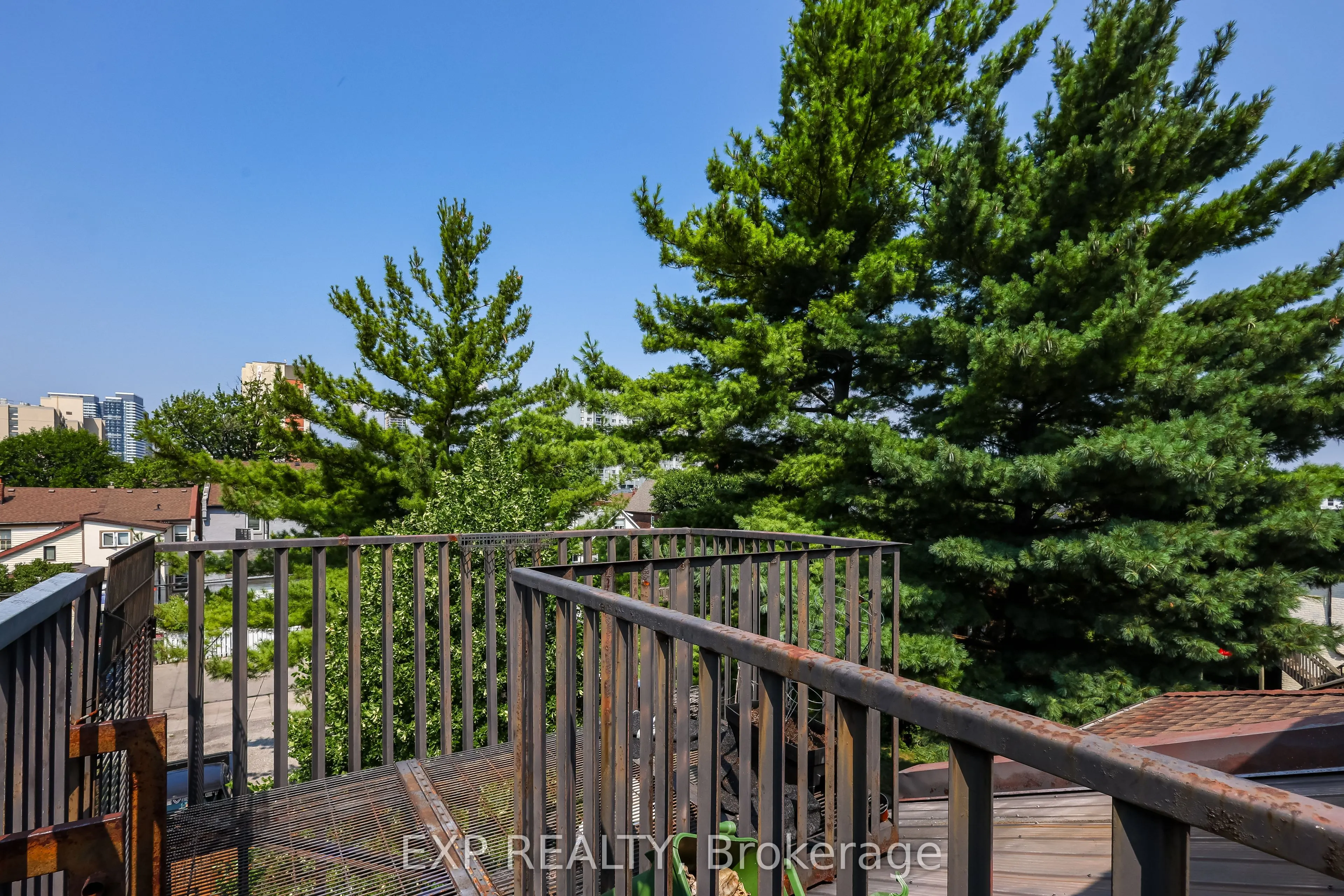 69 Victoria Avenue N, #3