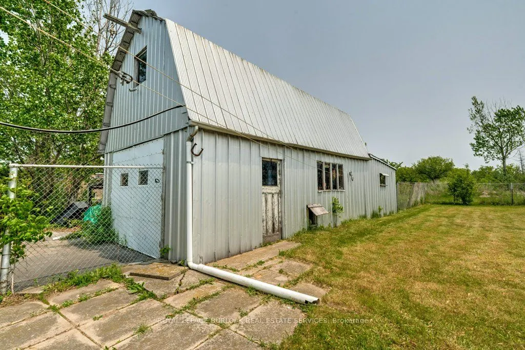 114 Second Road E