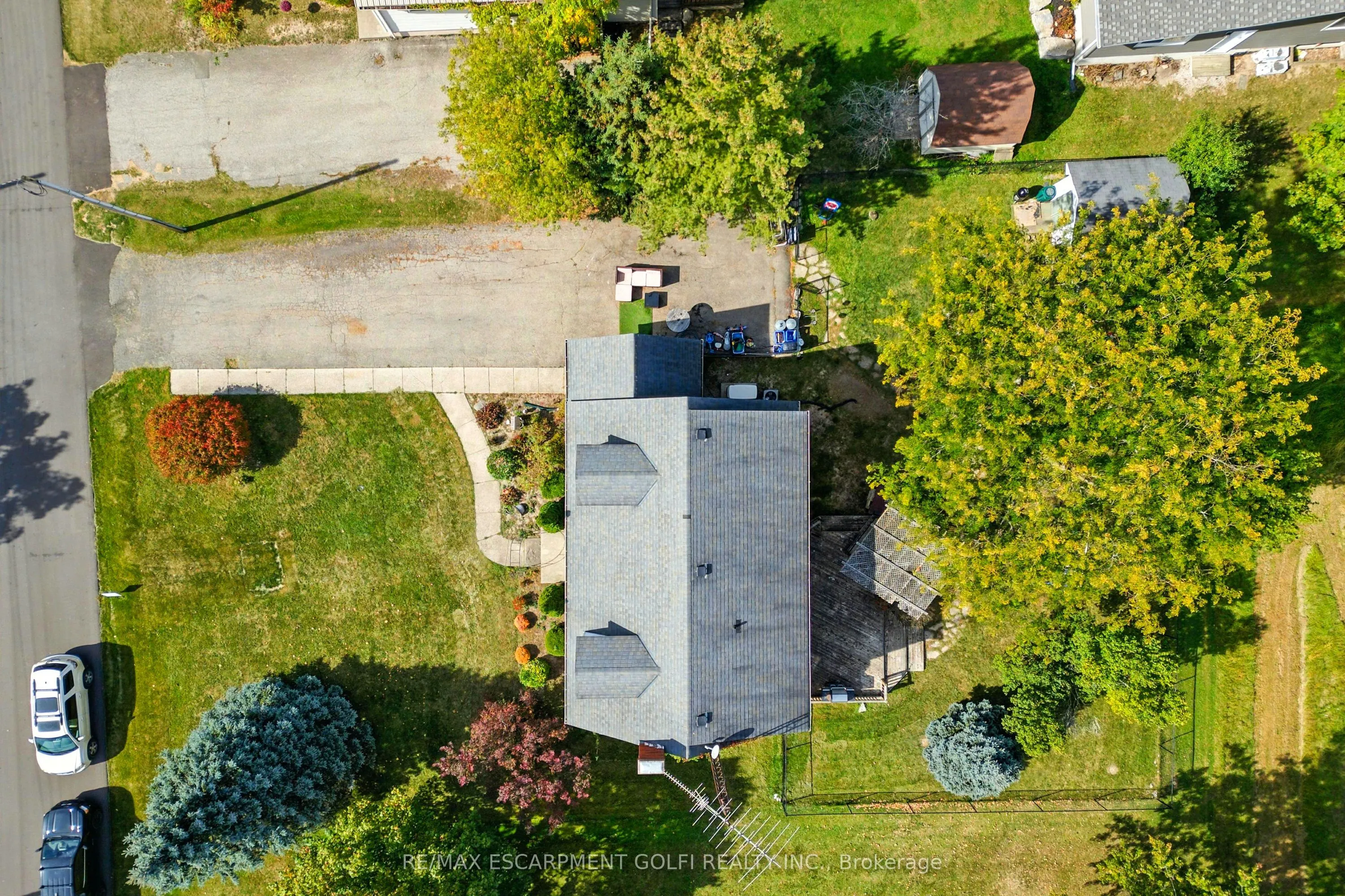 31 Peel Street E
