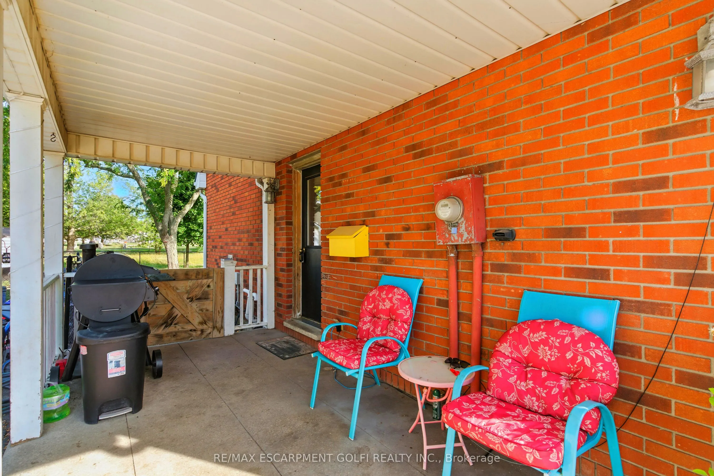 31 Peel Street E