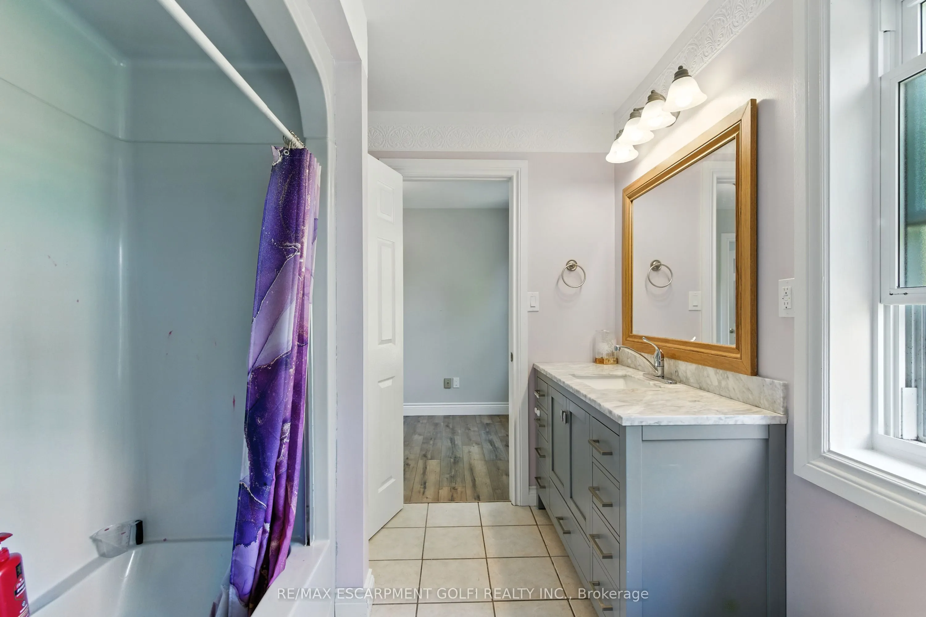 31 Peel Street E