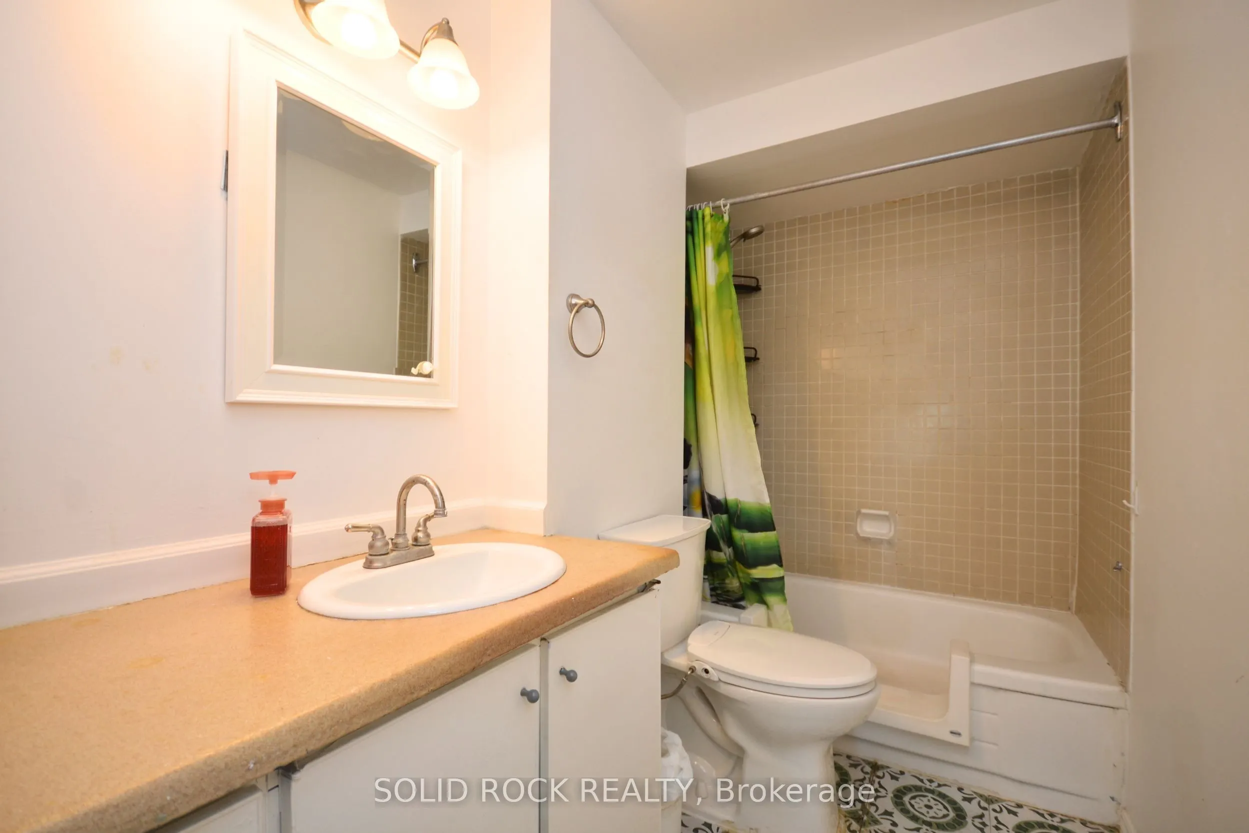 3100 Carling Avenue, #812