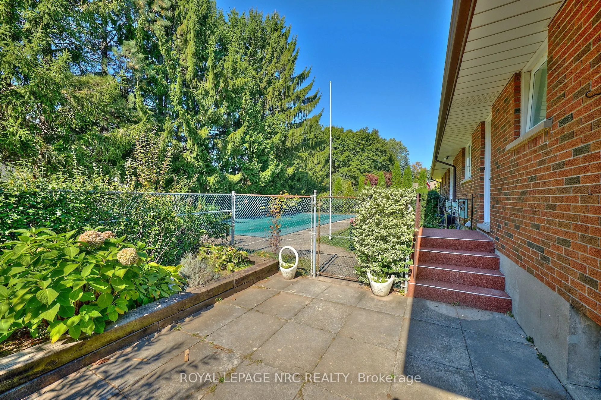 125 DALEVIEW Drive