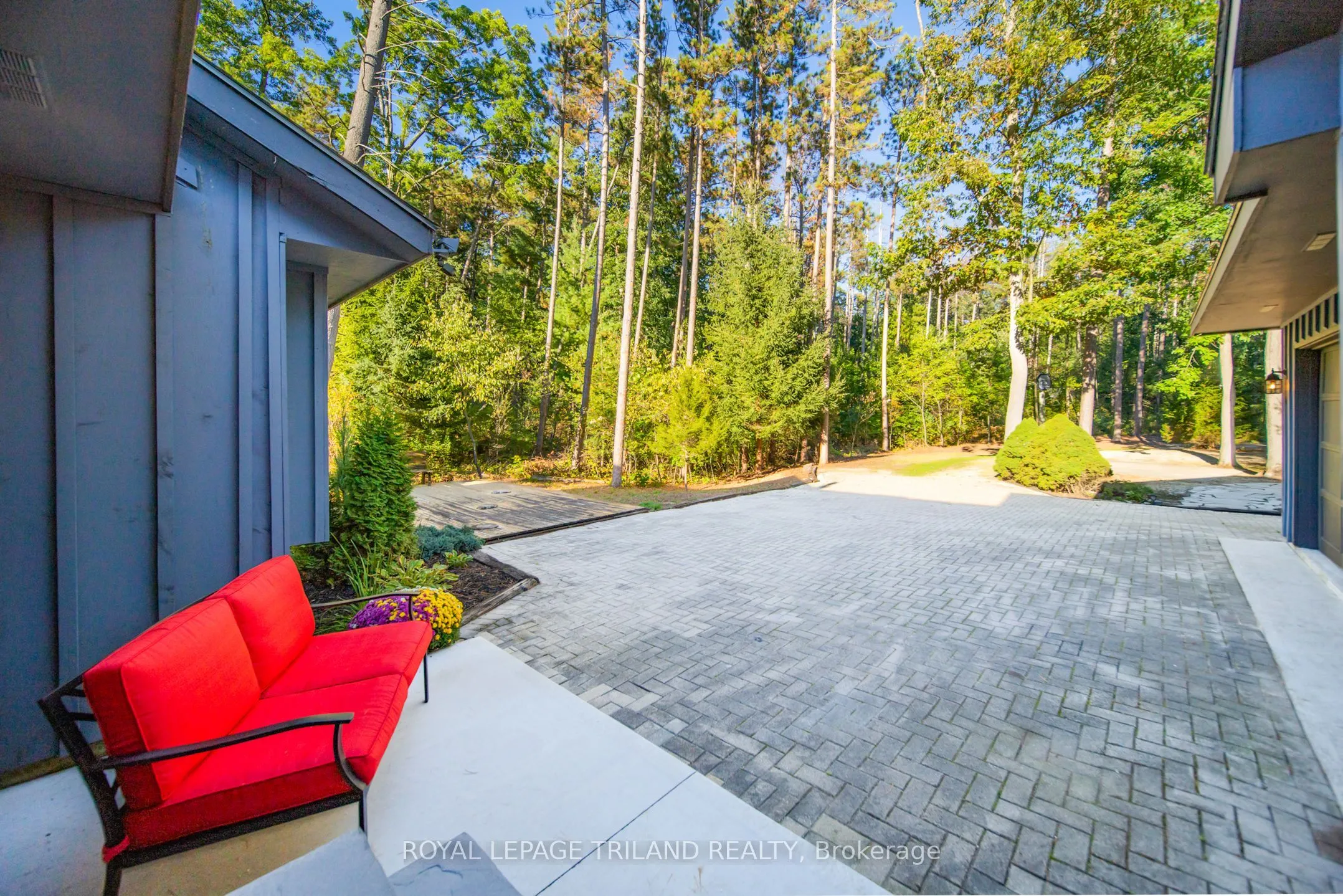 10395 PINETREE Drive