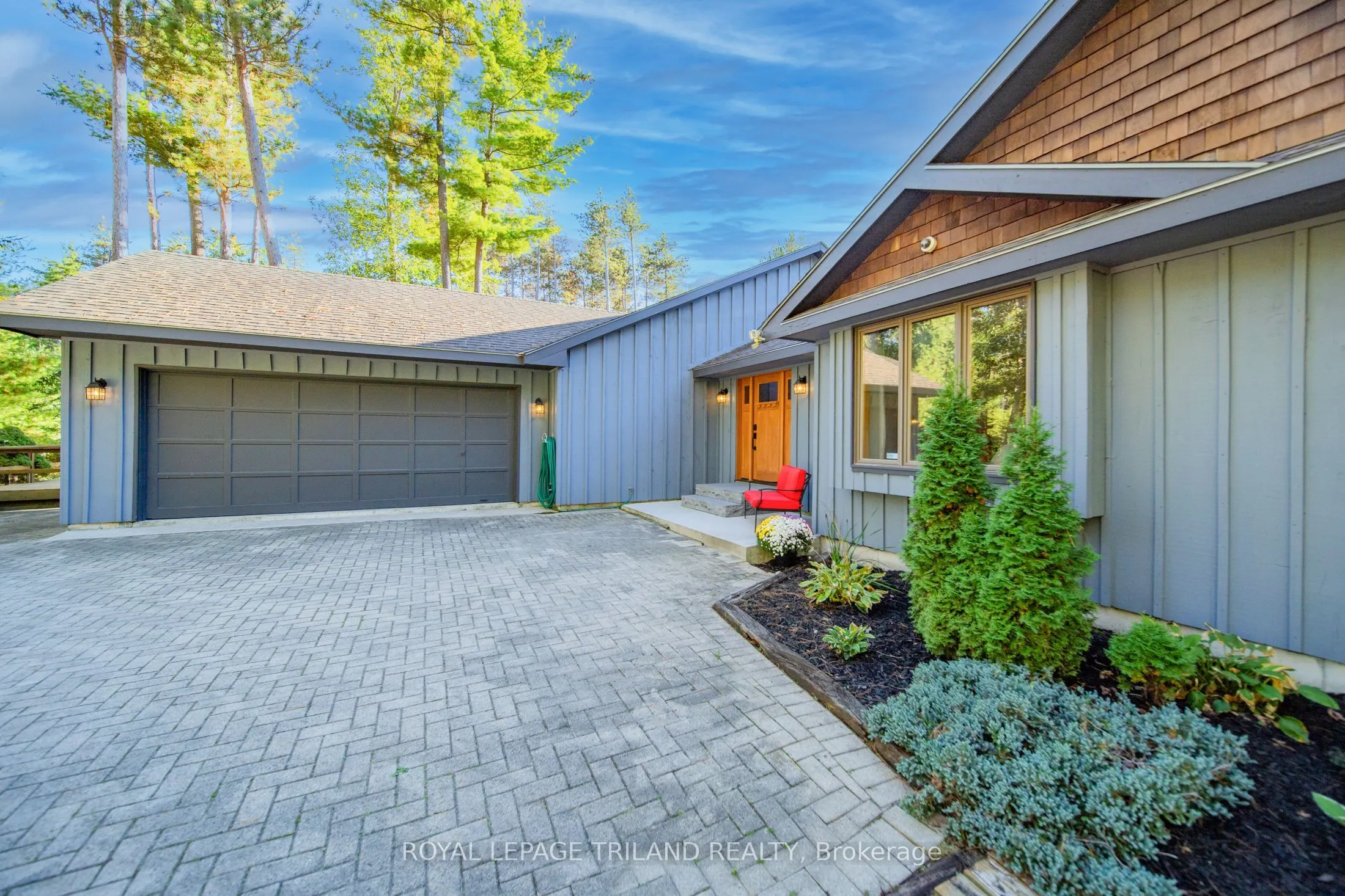 10395 PINETREE Drive