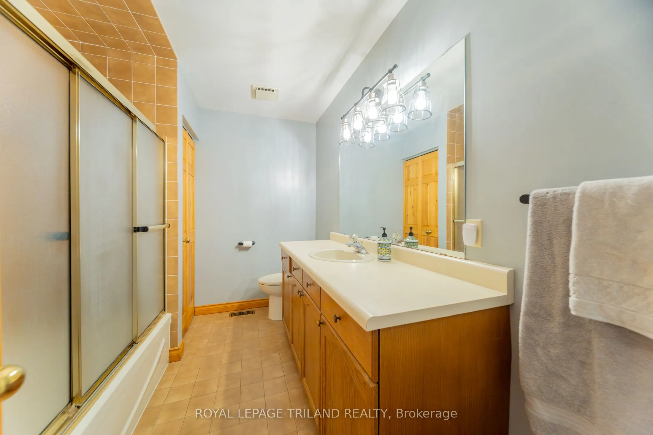 10395 PINETREE Drive