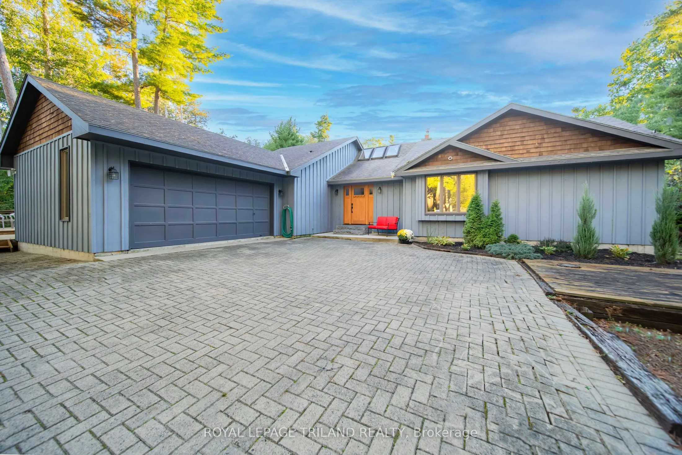 10395 PINETREE Drive