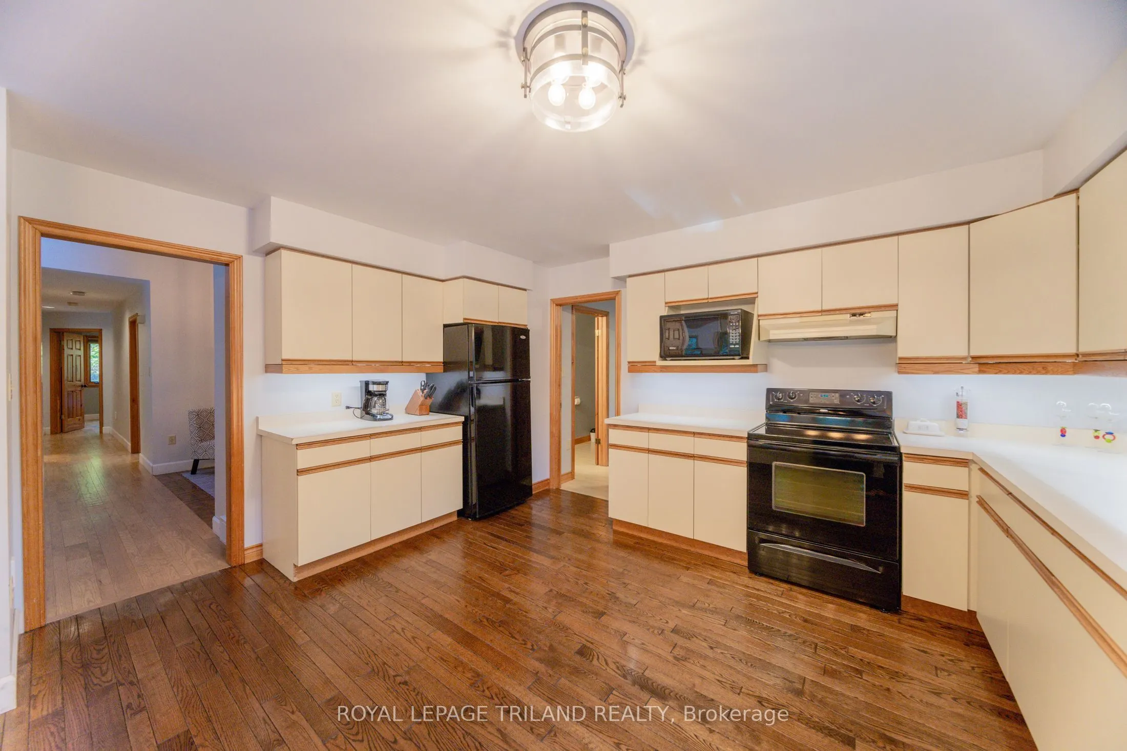10395 PINETREE Drive