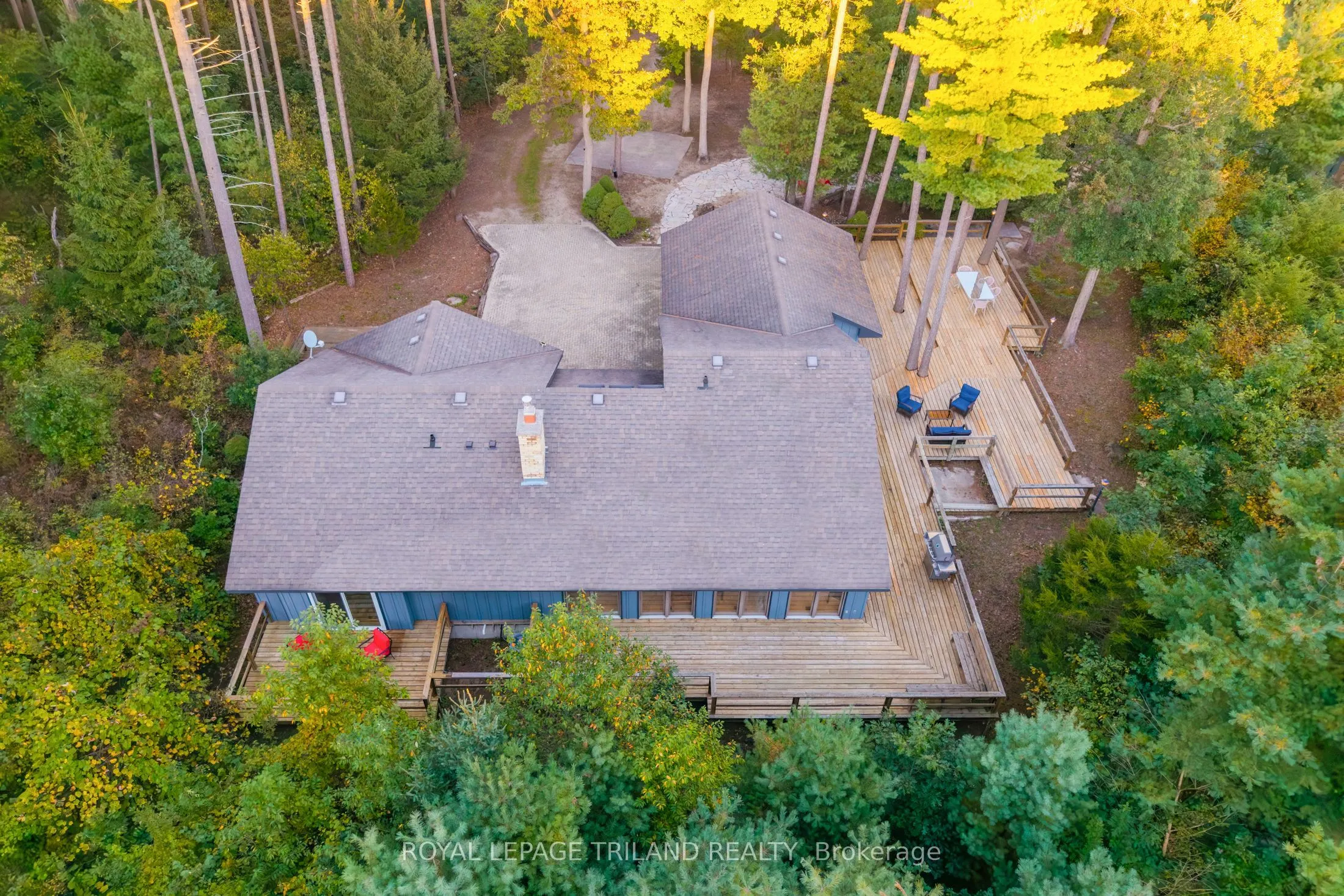 10395 PINETREE Drive