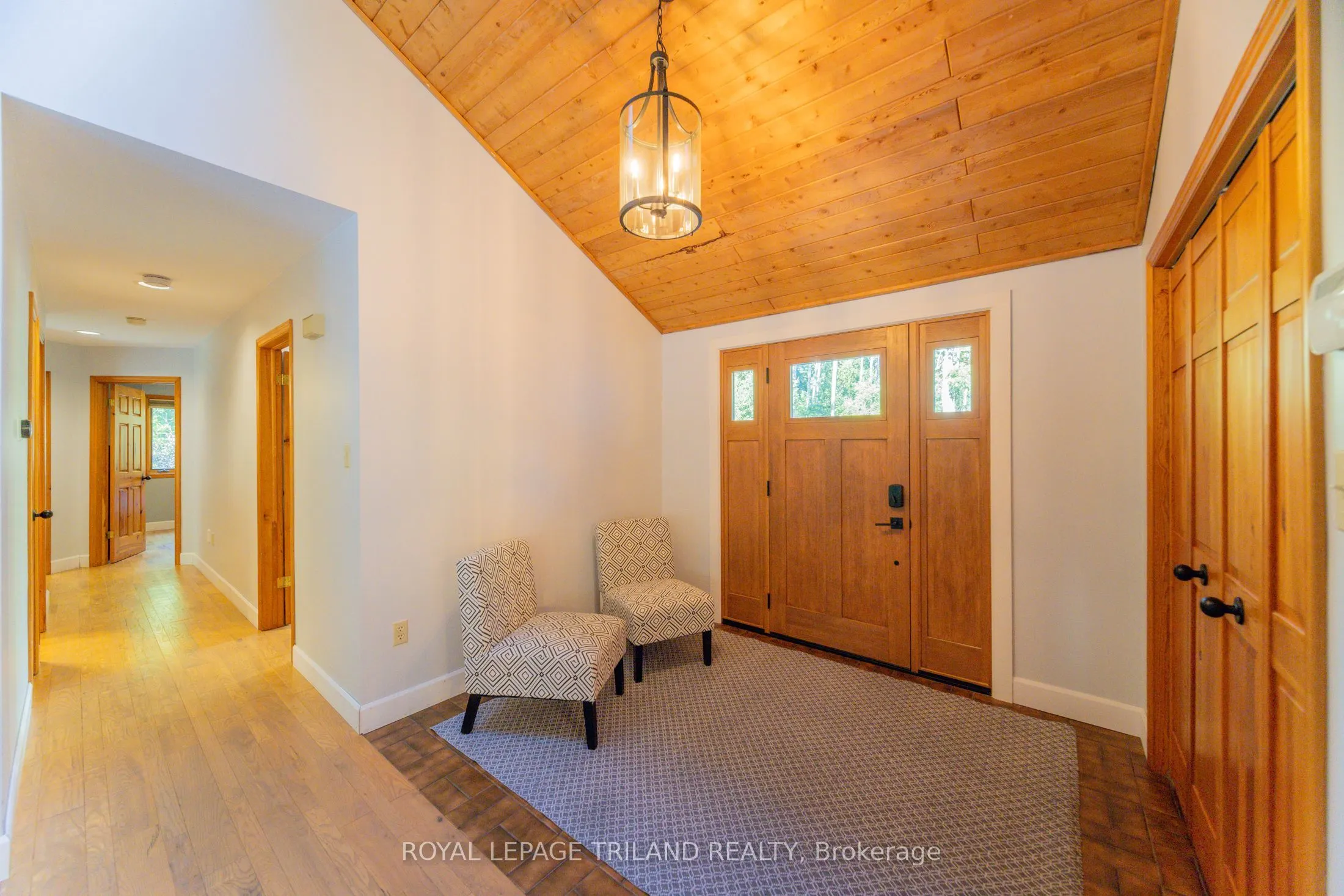 10395 PINETREE Drive