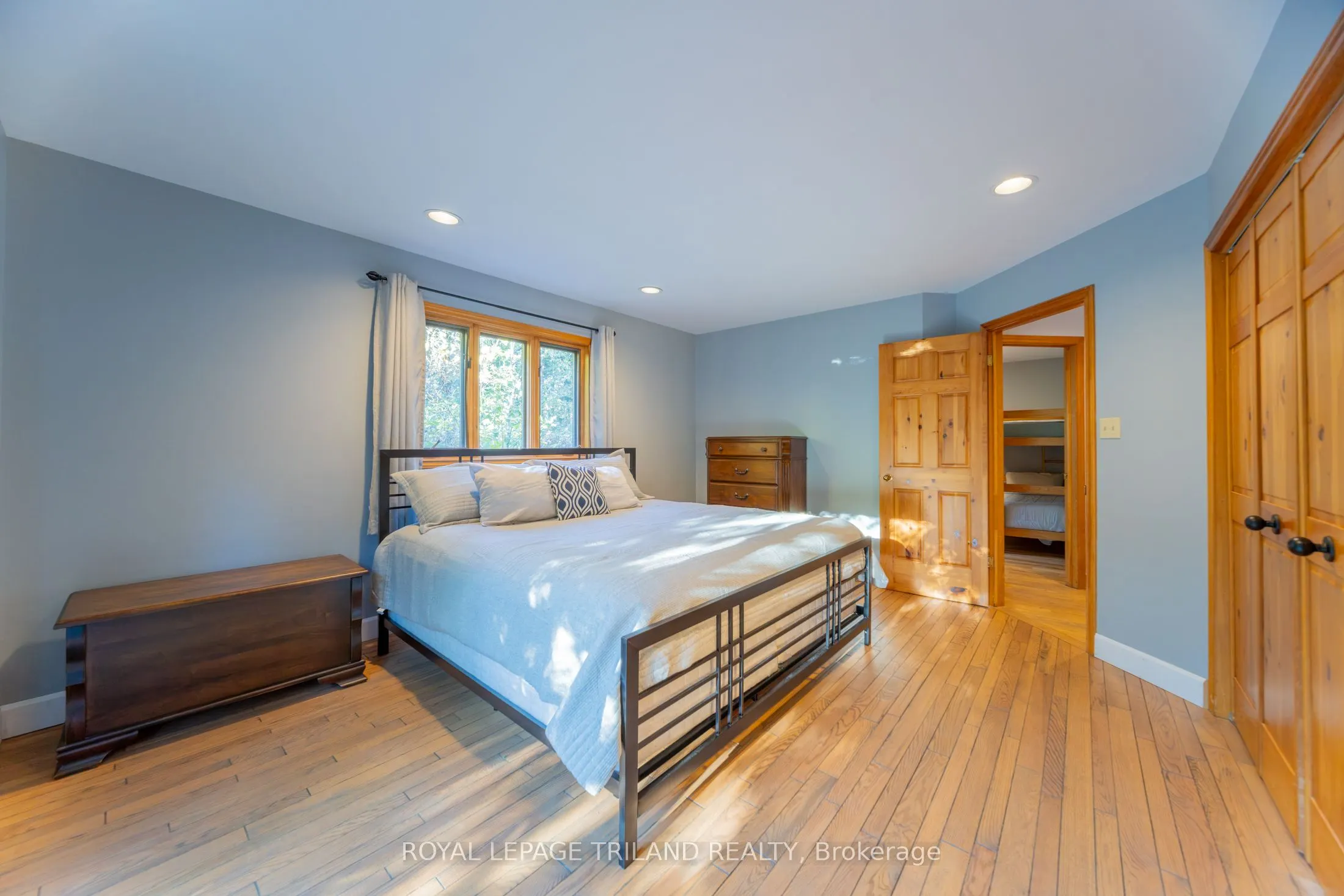 10395 PINETREE Drive