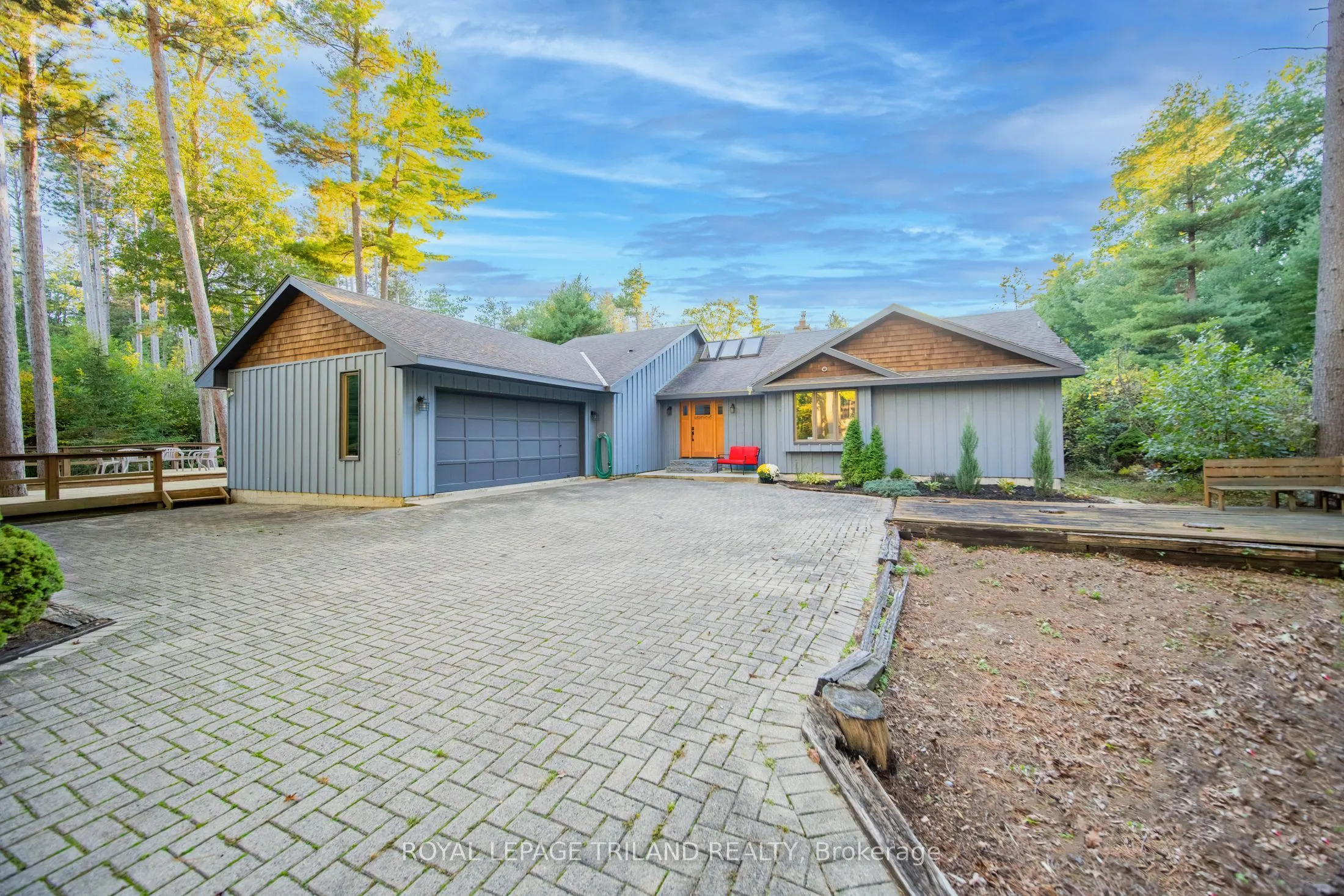 10395 PINETREE Drive