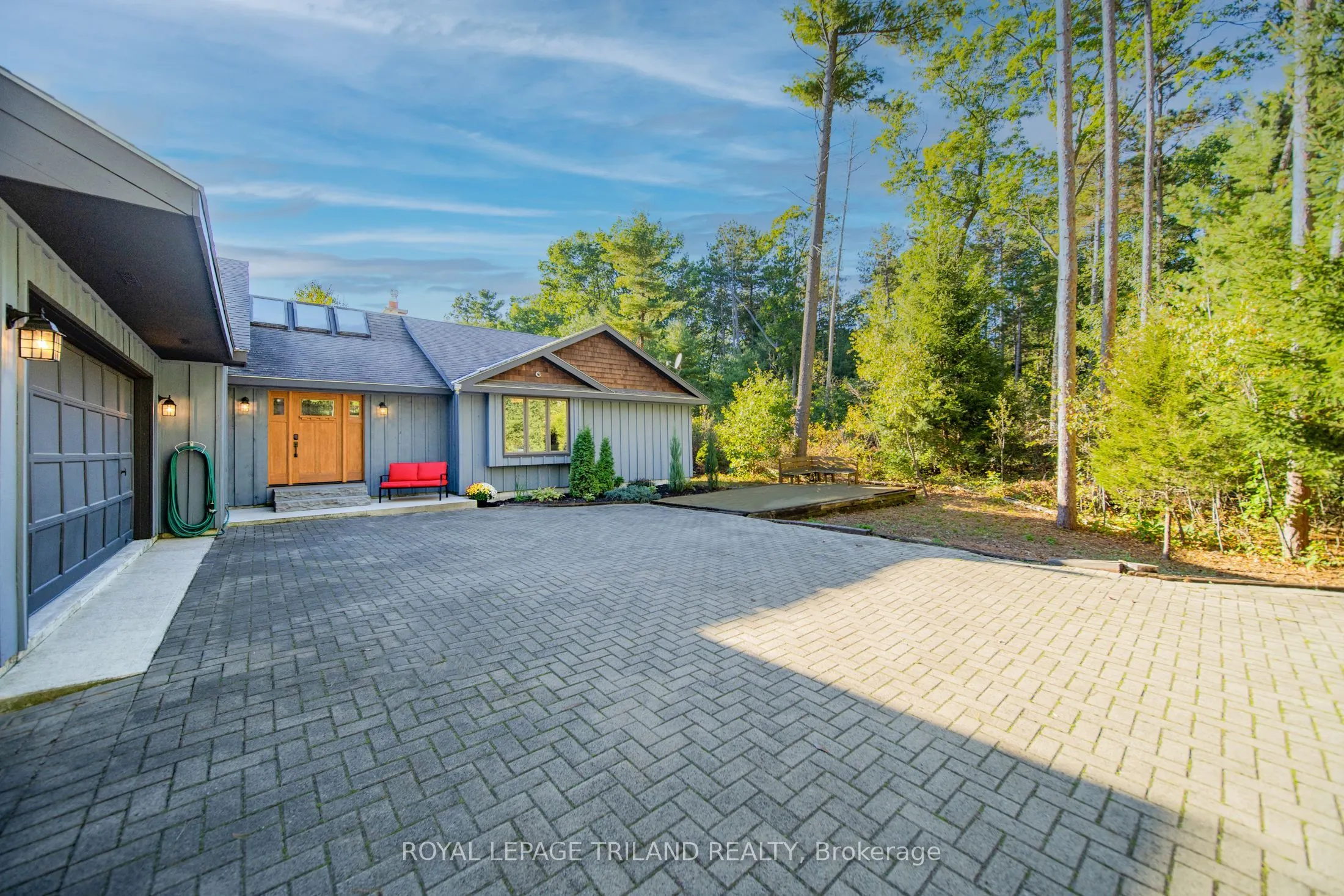 10395 PINETREE Drive