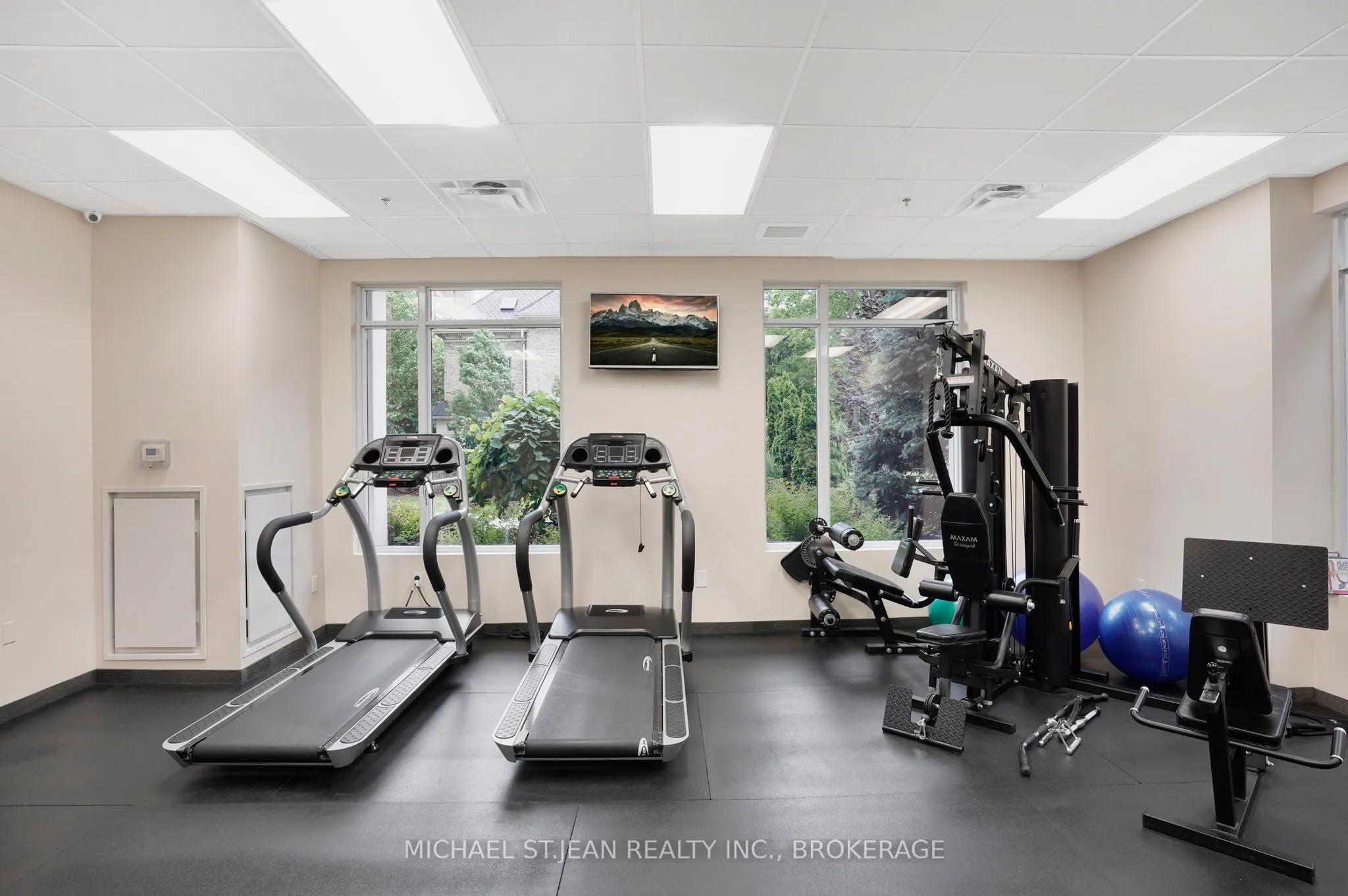 90 Charlton Avenue W, #304