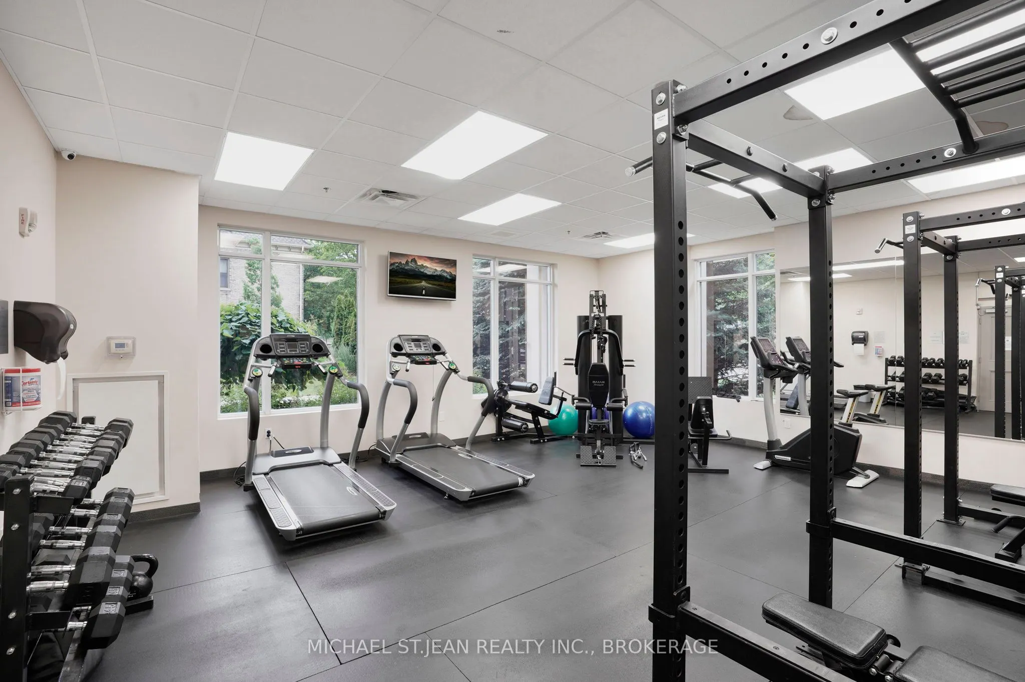 90 Charlton Avenue W, #304
