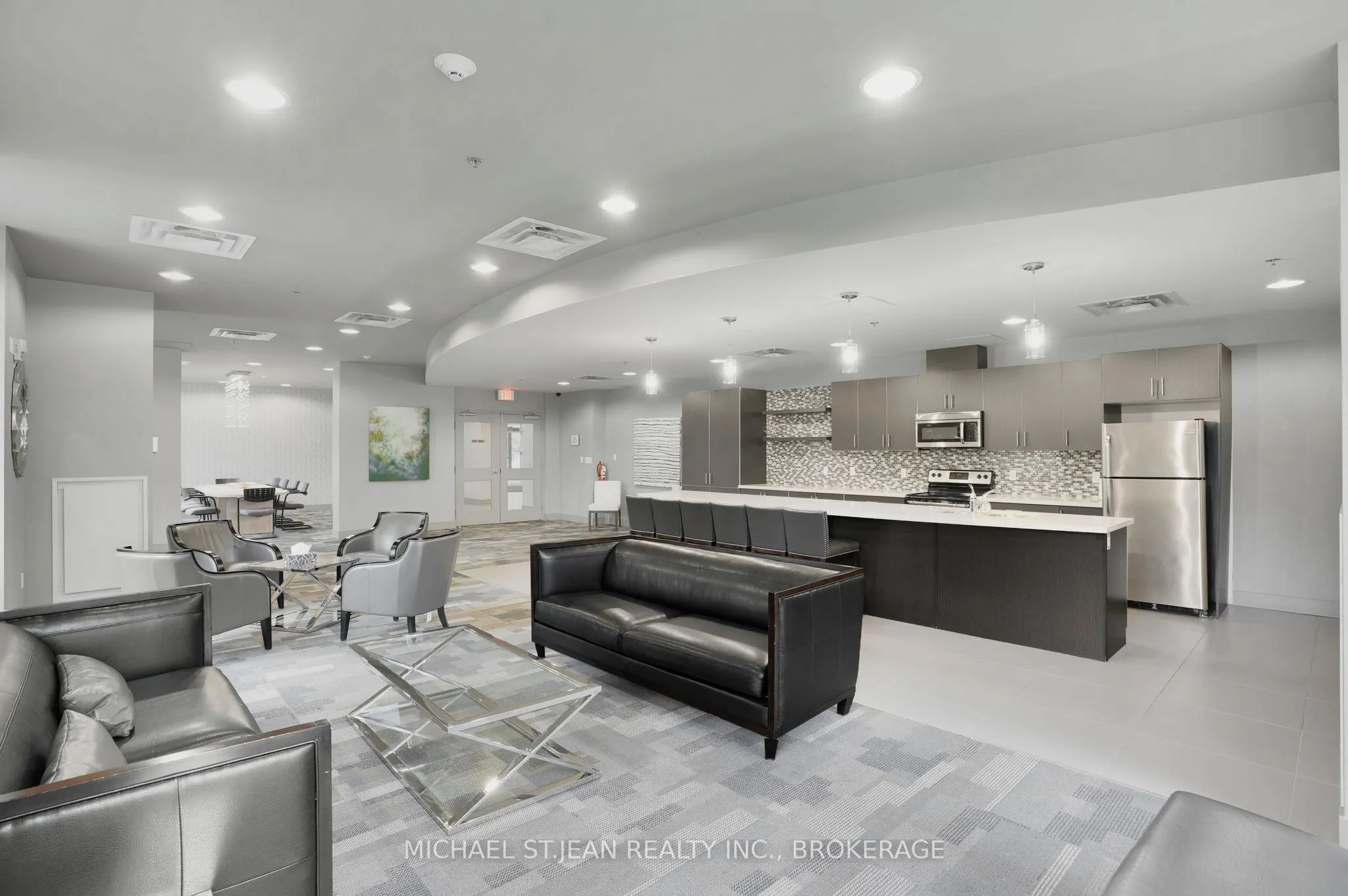 90 Charlton Avenue W, #304