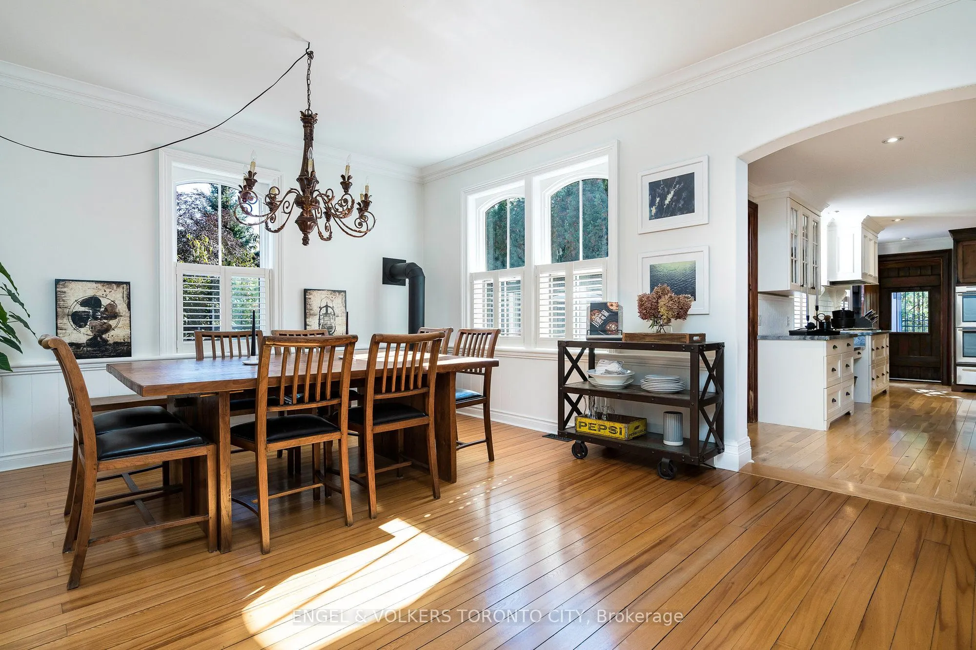 13 Huron Street W