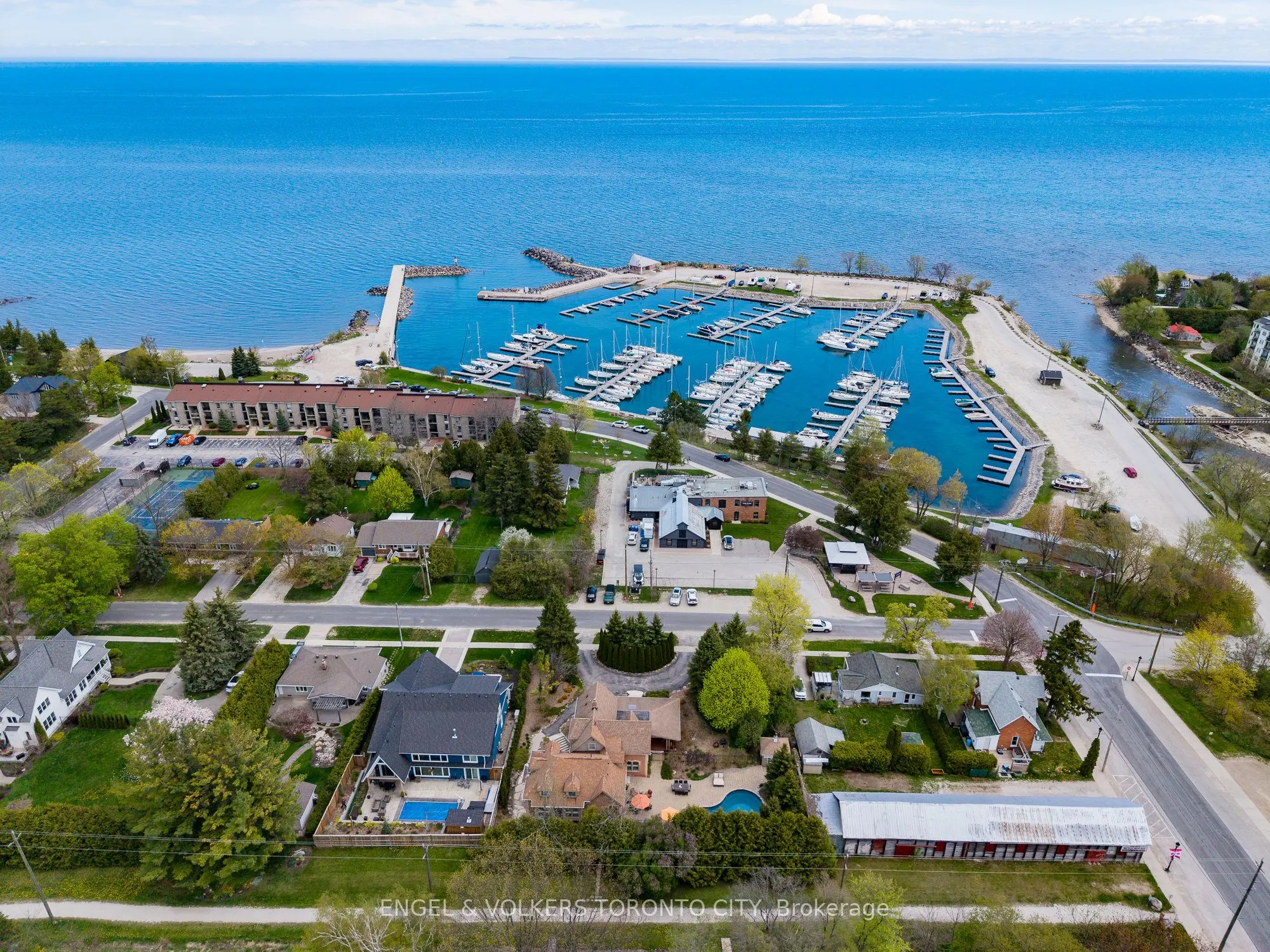 13 Huron Street W