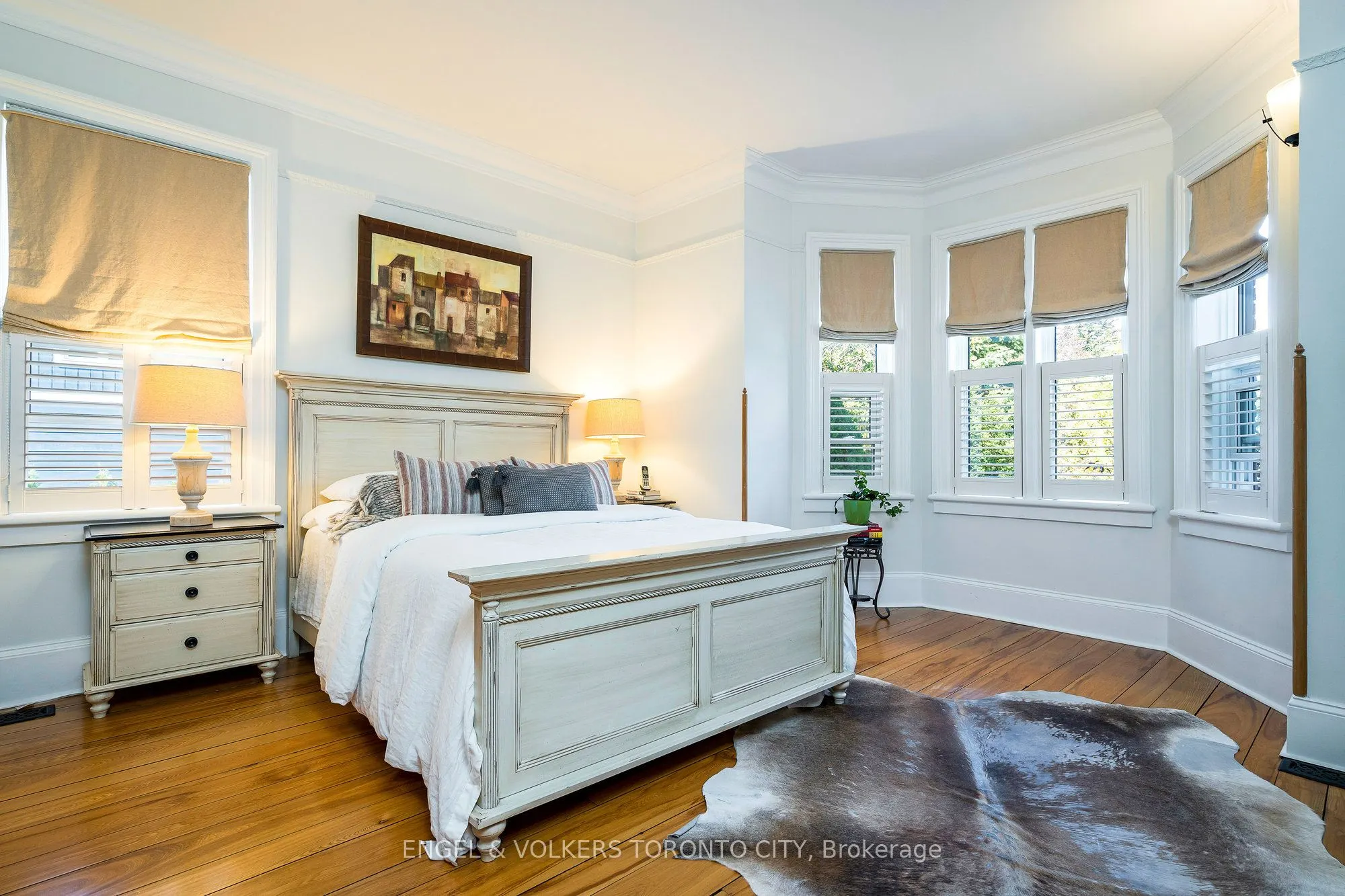 13 Huron Street W