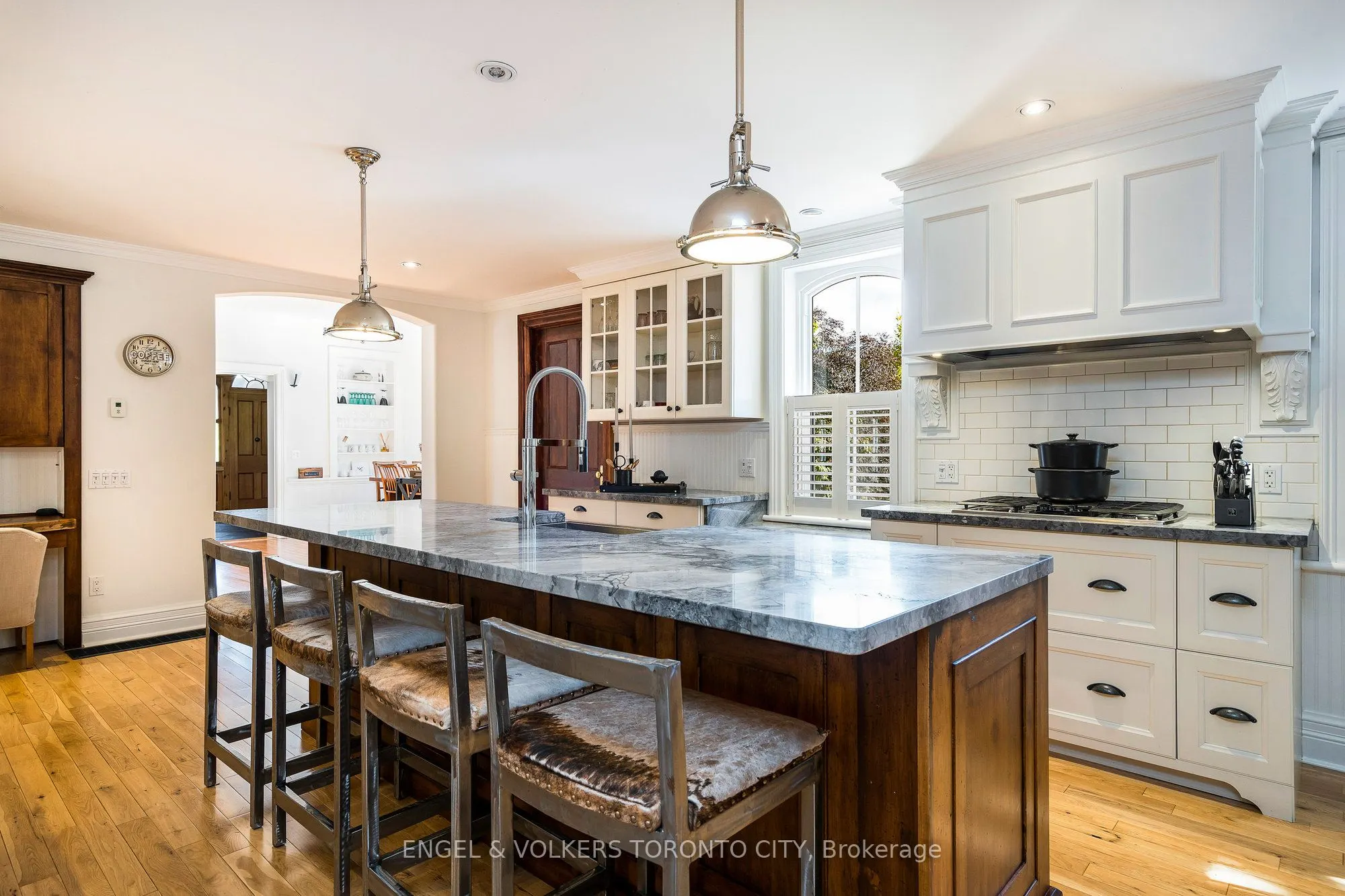 13 Huron Street W