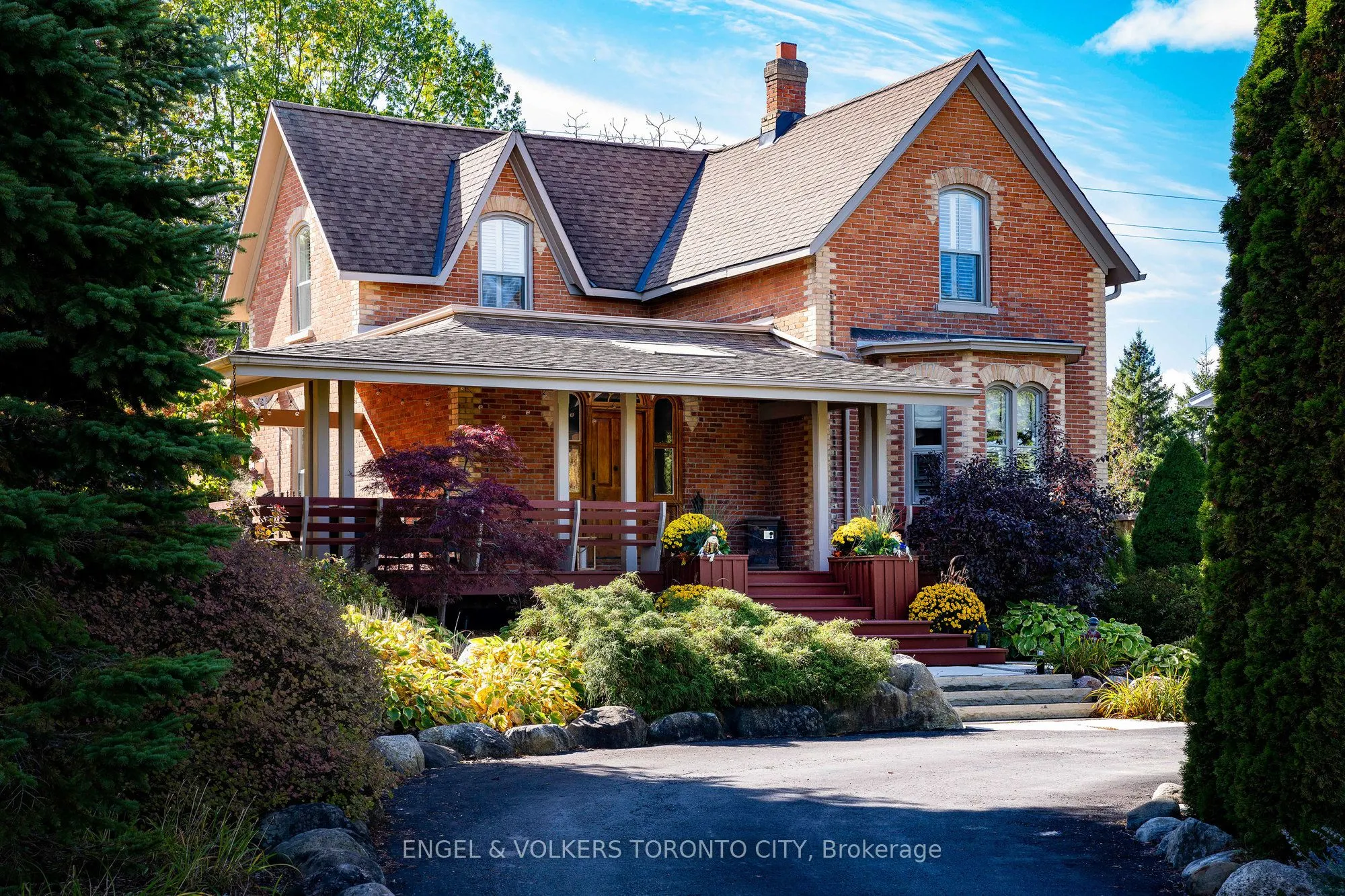 13 Huron Street W
