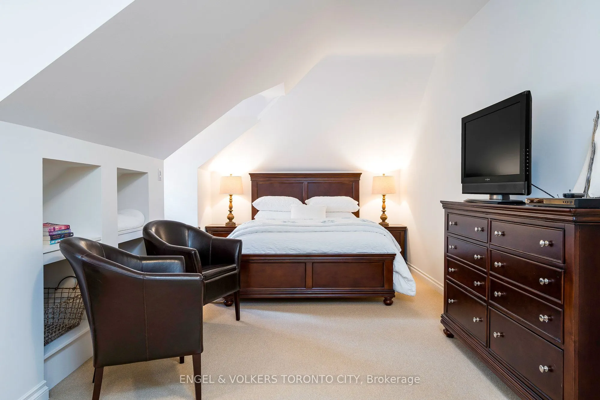 13 Huron Street W