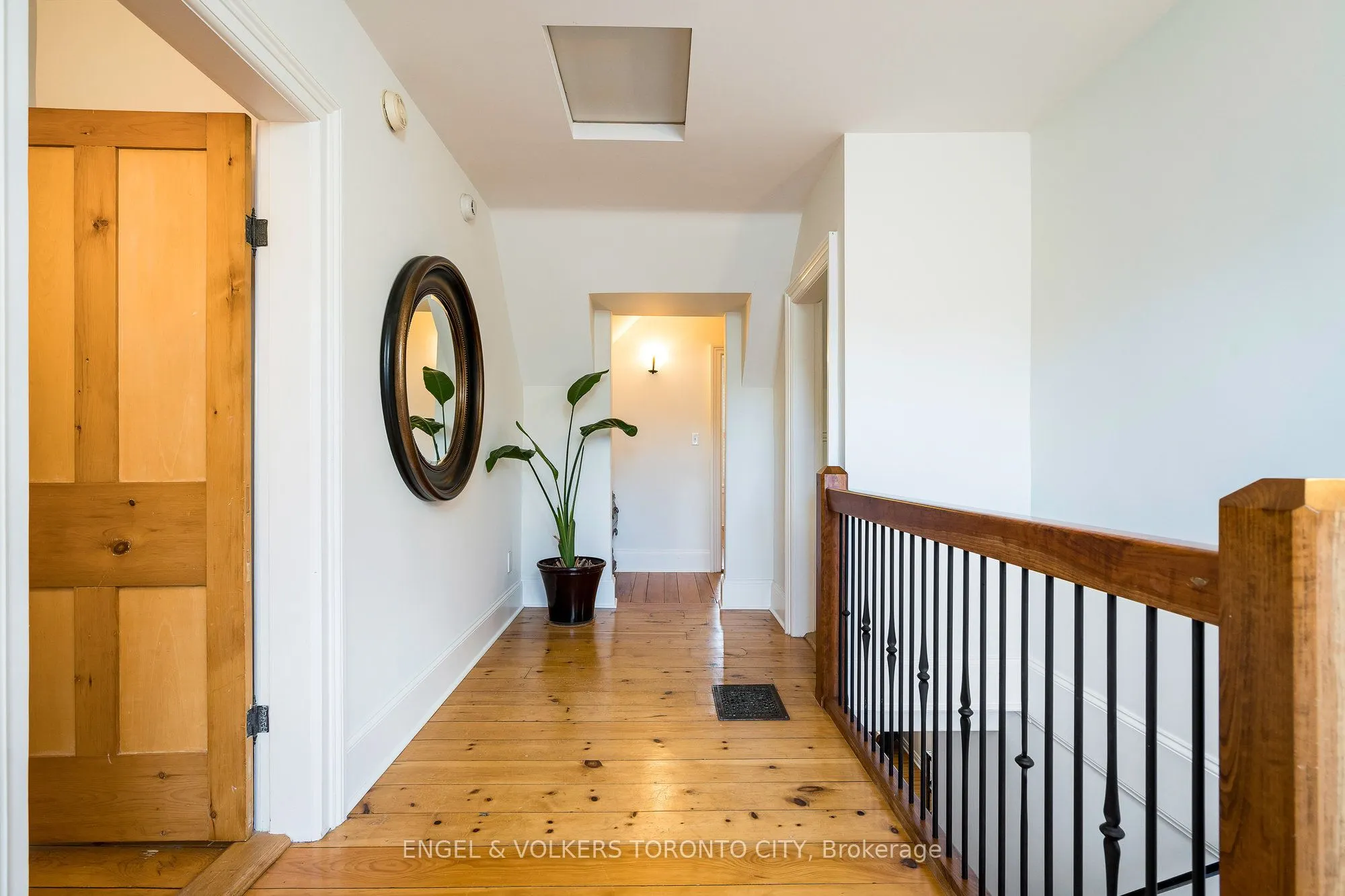 13 Huron Street W