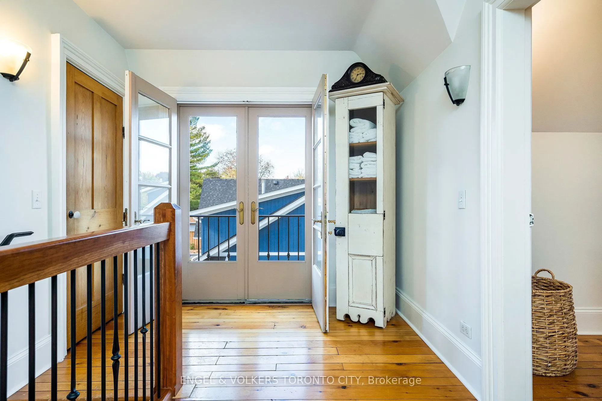 13 Huron Street W