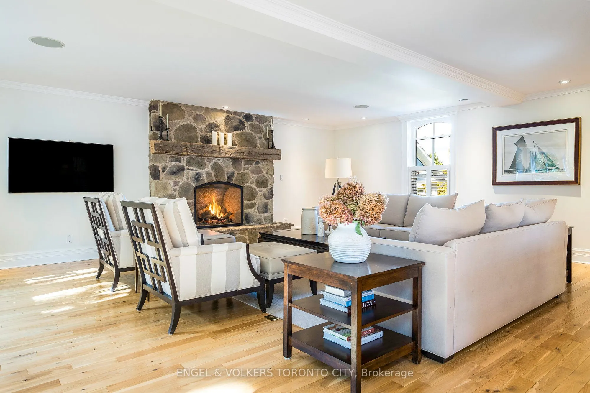 13 Huron Street W