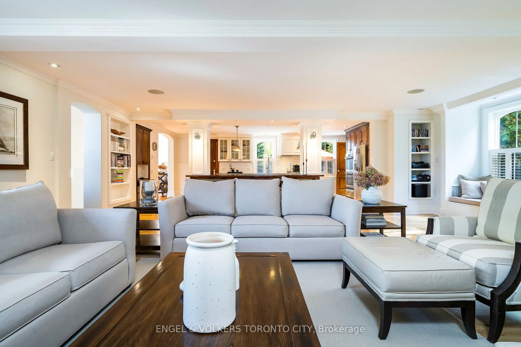 13 Huron Street W