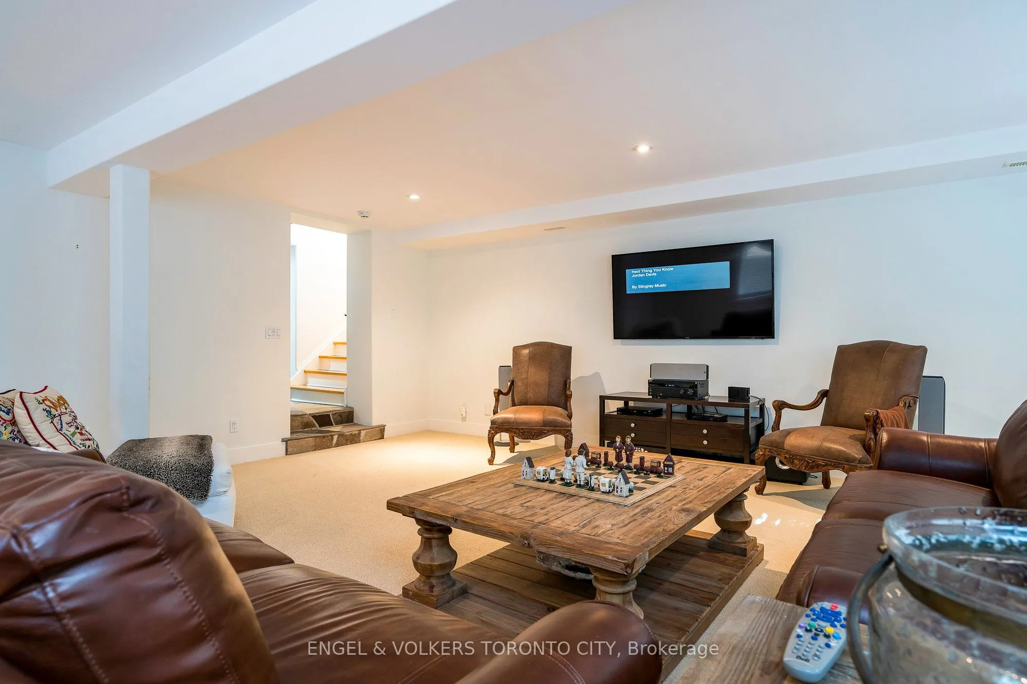 13 Huron Street W