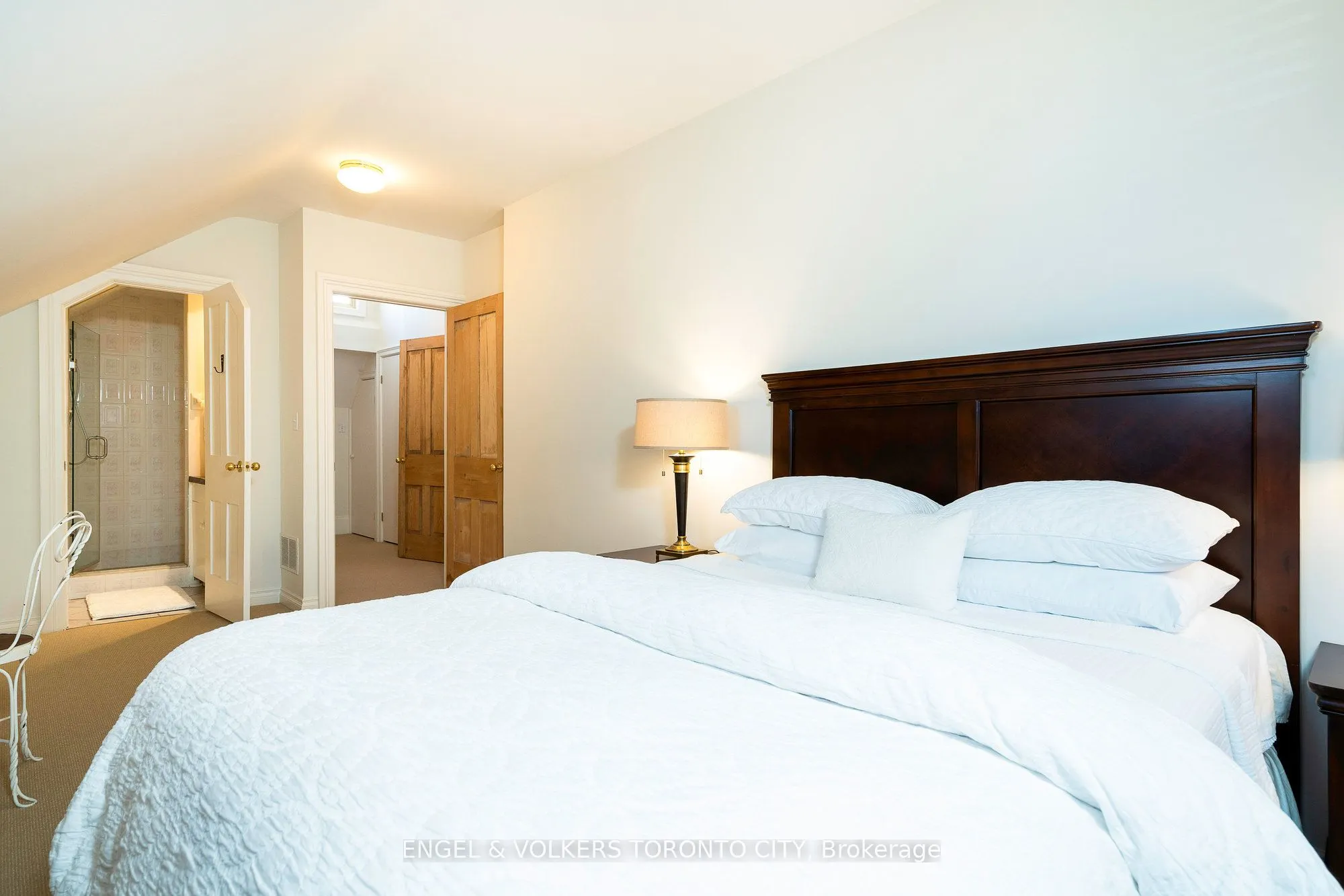 13 Huron Street W